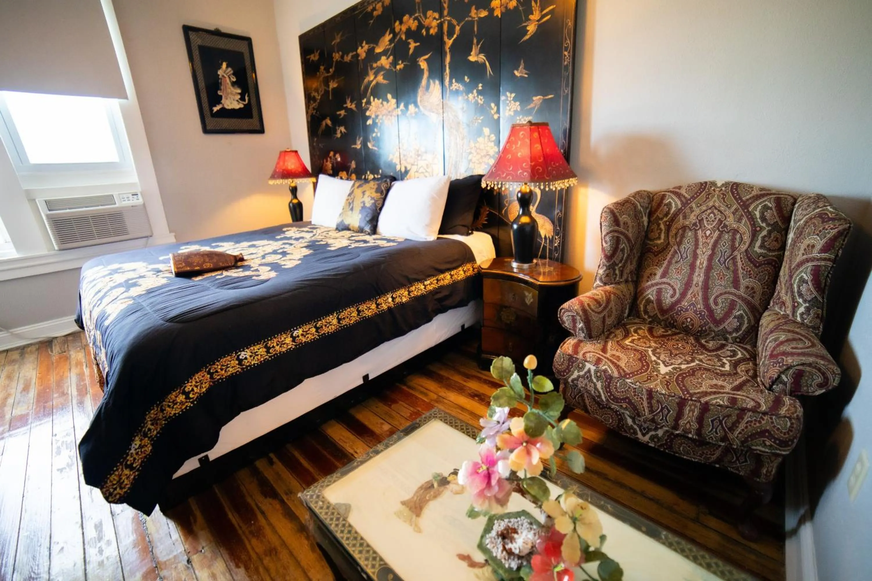 Bed in Oak Tree Hotel