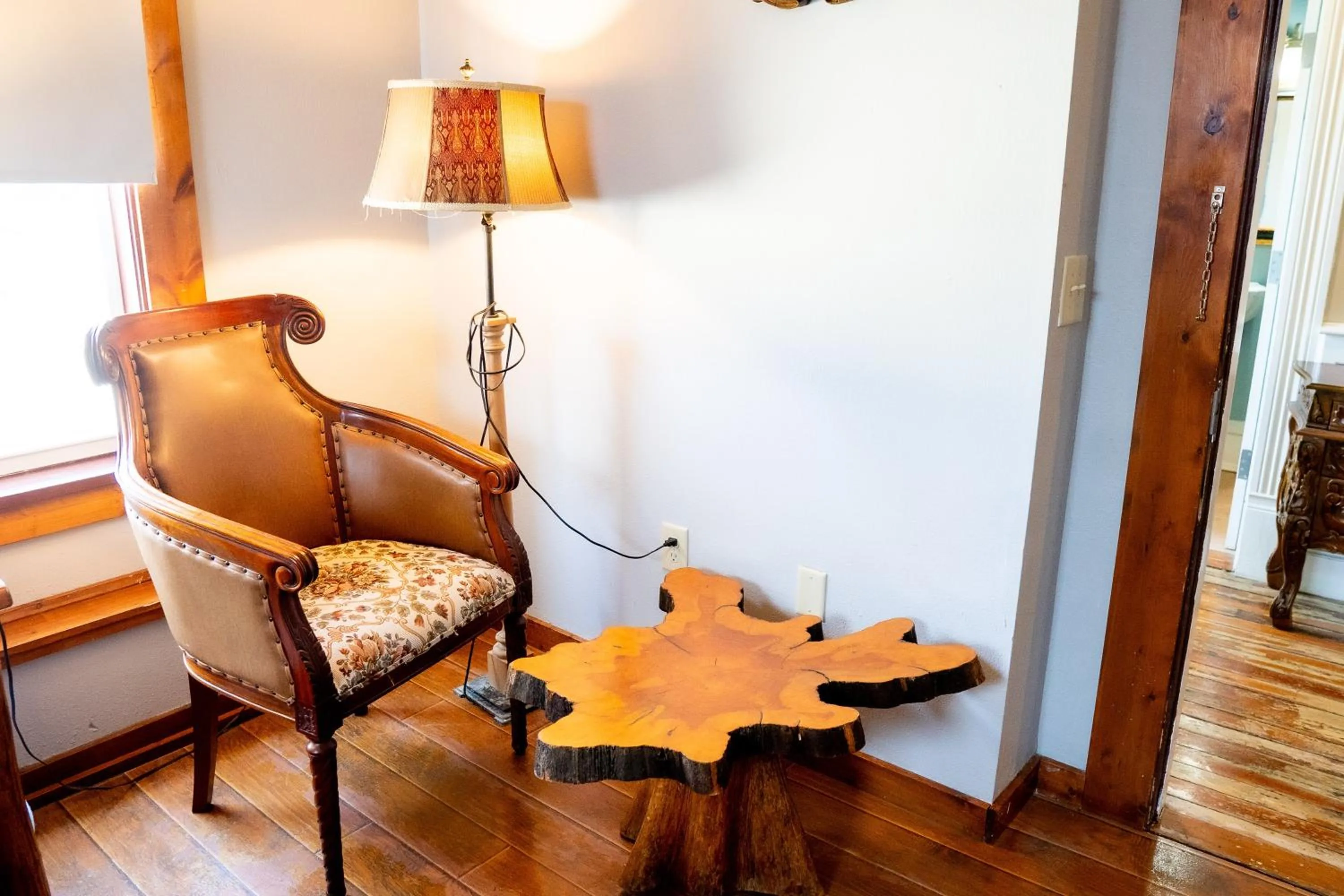 Seating area in Oak Tree Hotel