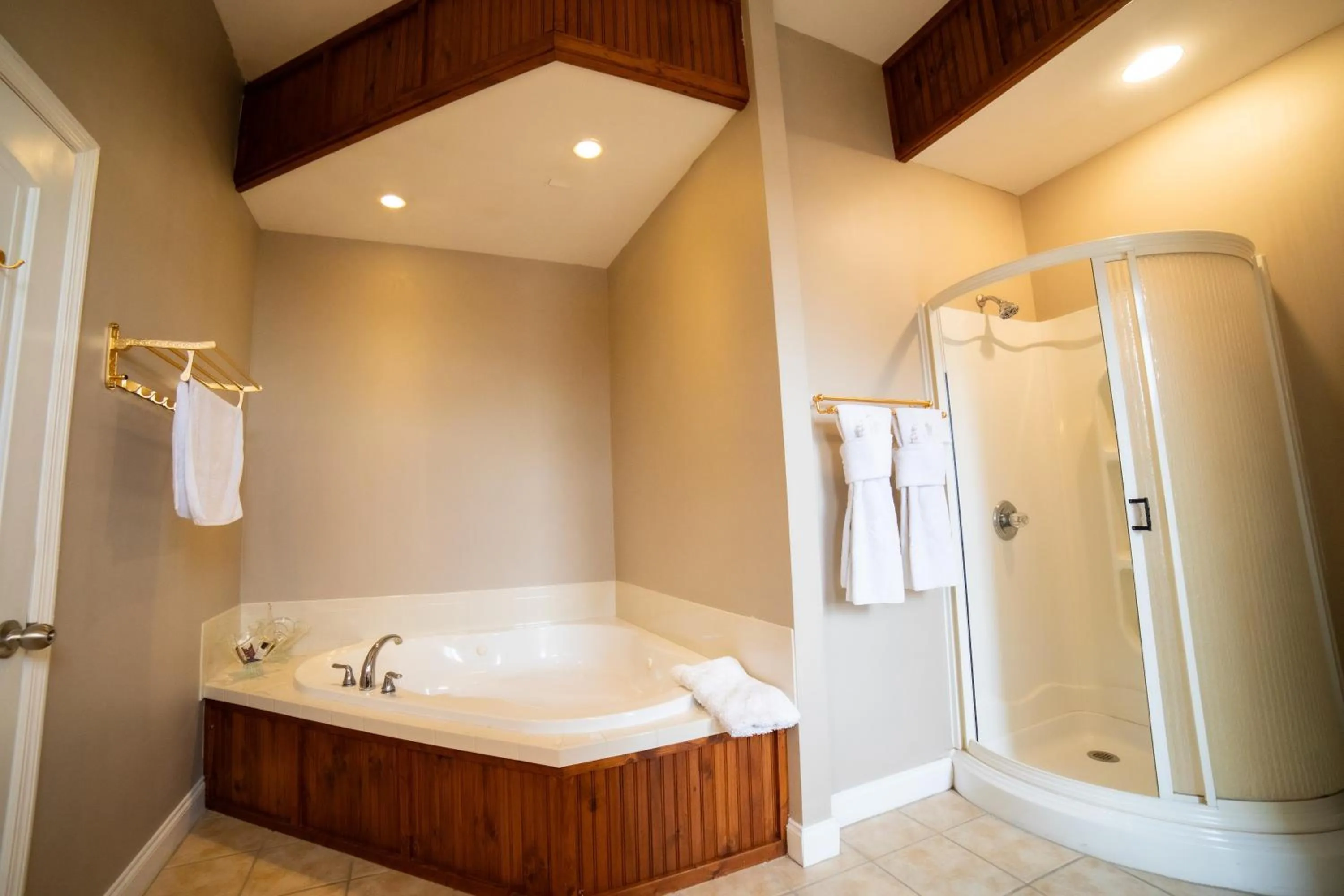 Shower in Oak Tree Hotel