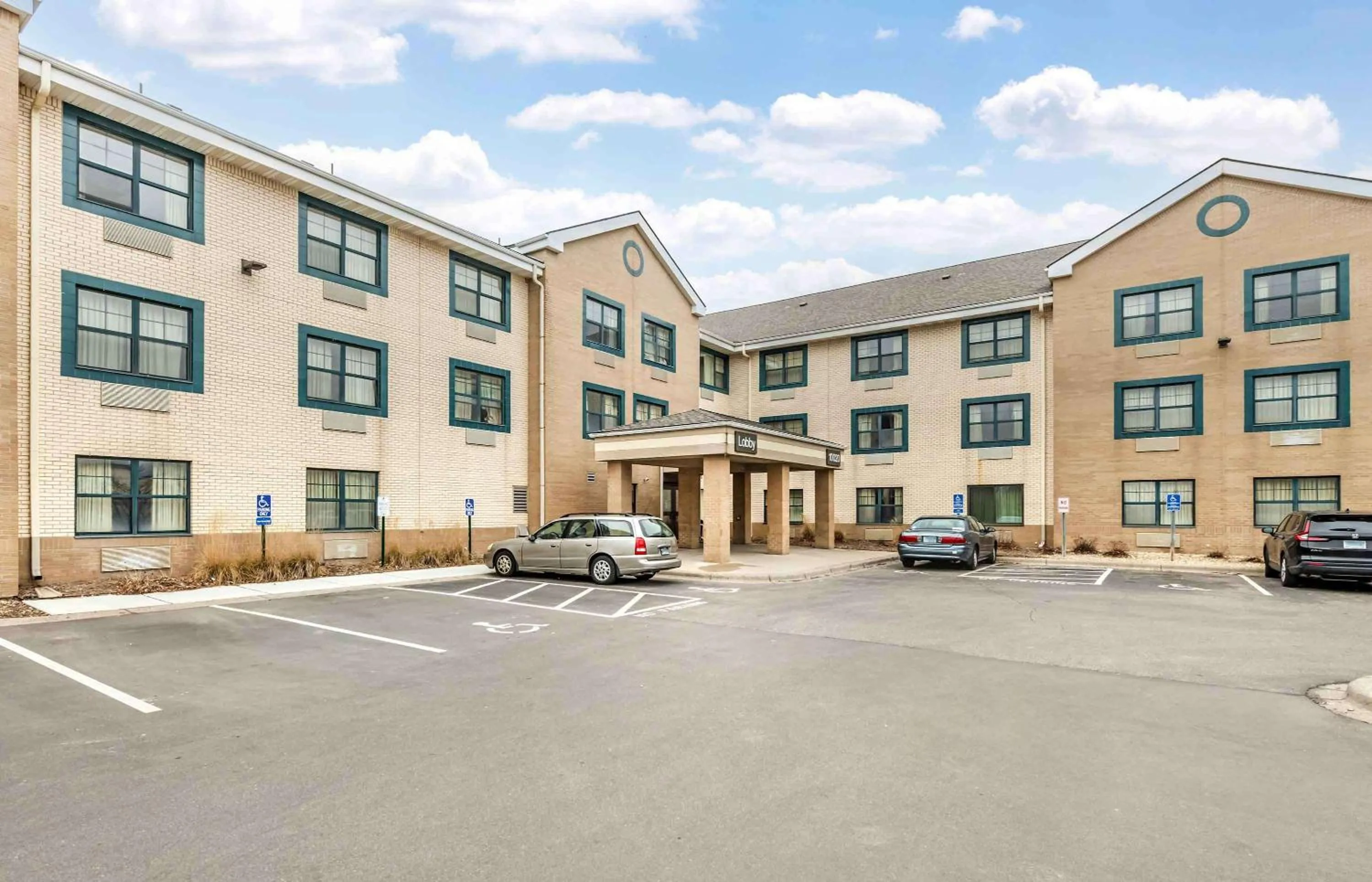 Property building in Extended Stay America Suites - Minneapolis - Woodbury