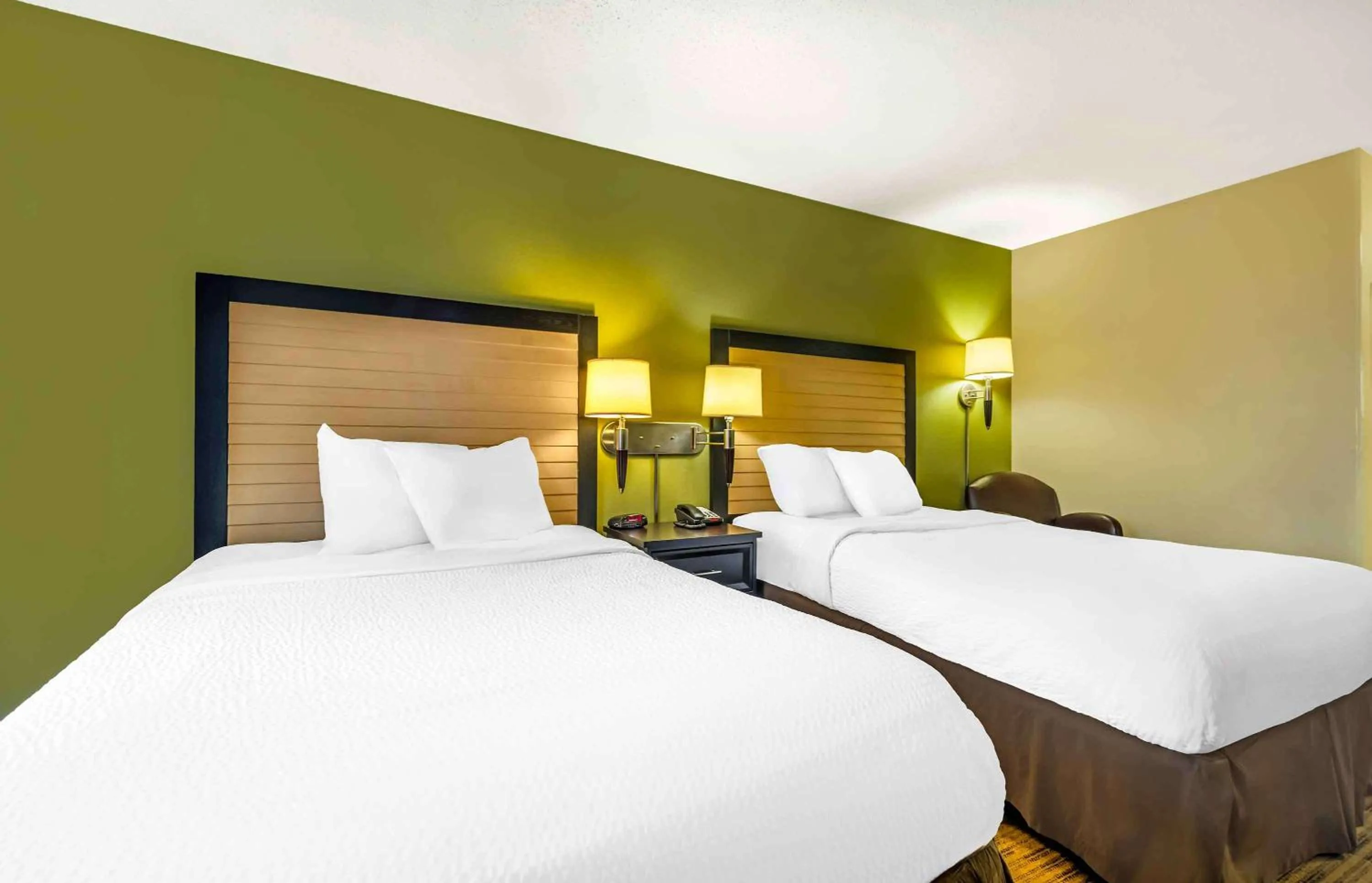 Bedroom, Bed in Extended Stay America Suites - Minneapolis - Woodbury