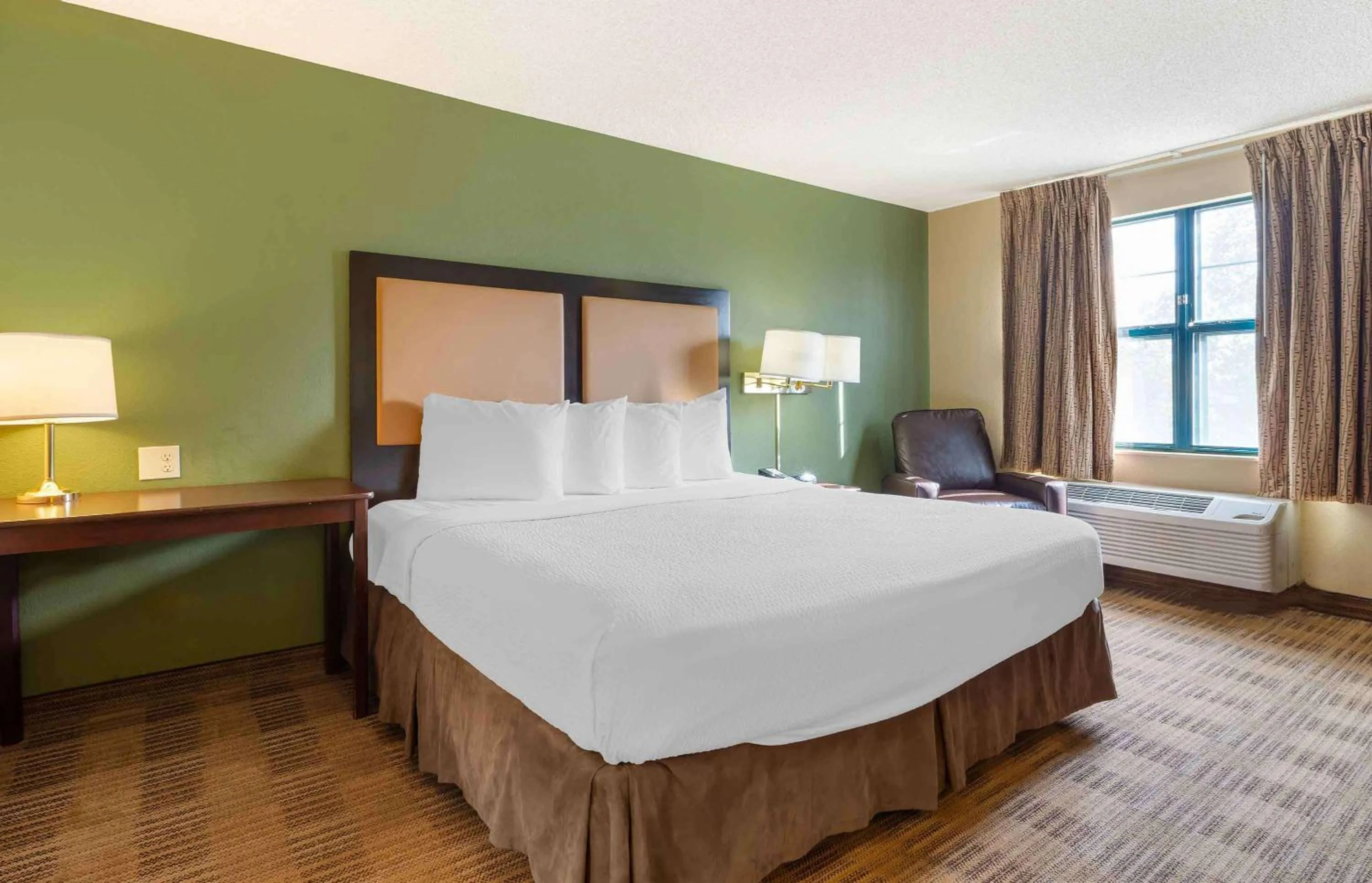 Bedroom, Bed in Extended Stay America Suites - Fairfield - Napa Valley