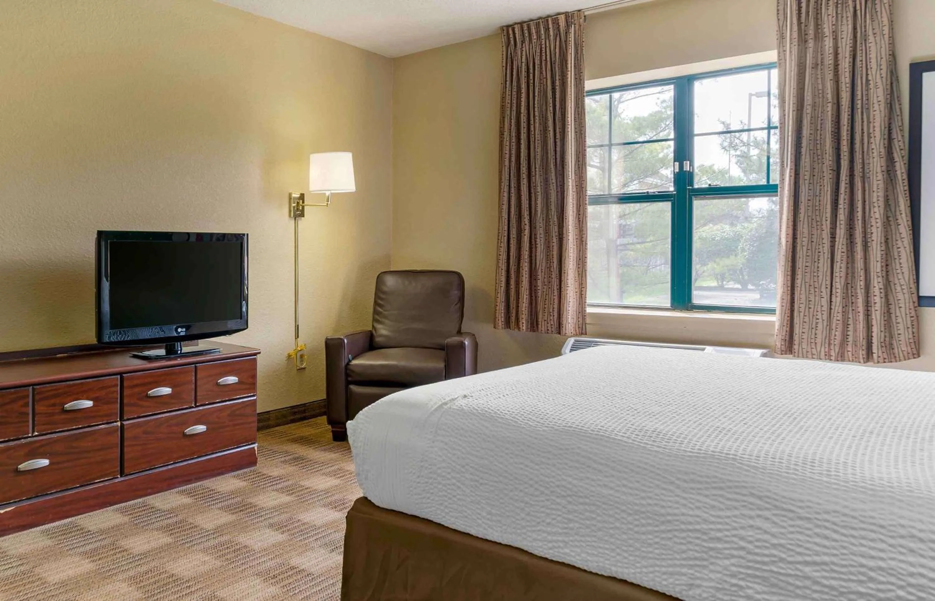 Bedroom, Bed in Extended Stay America Suites - Fairfield - Napa Valley