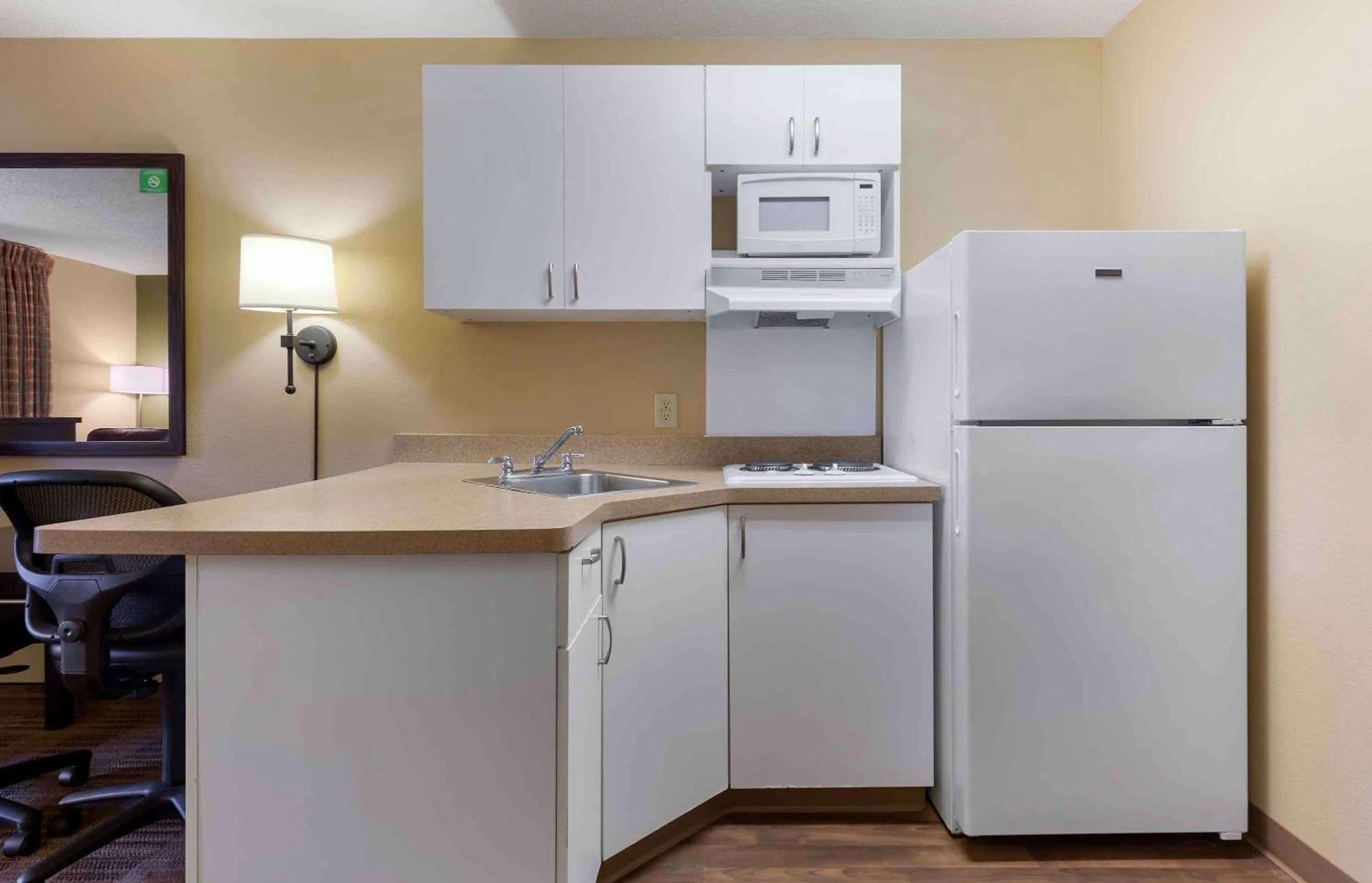 Kitchen or kitchenette in Extended Stay America Suites - Washington, DC - Herndon - Dulles