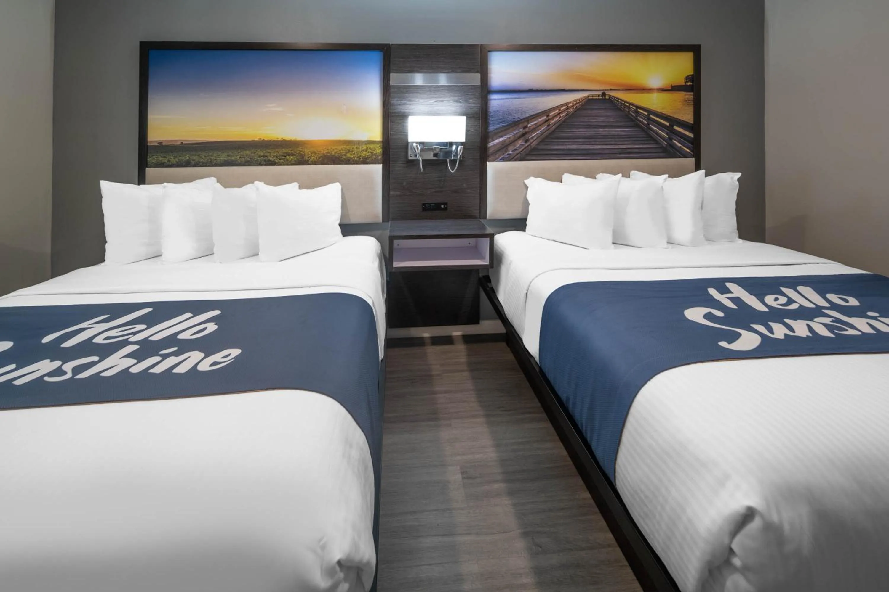 Bed in Days Inn by Wyndham Galt - Elk Grove South