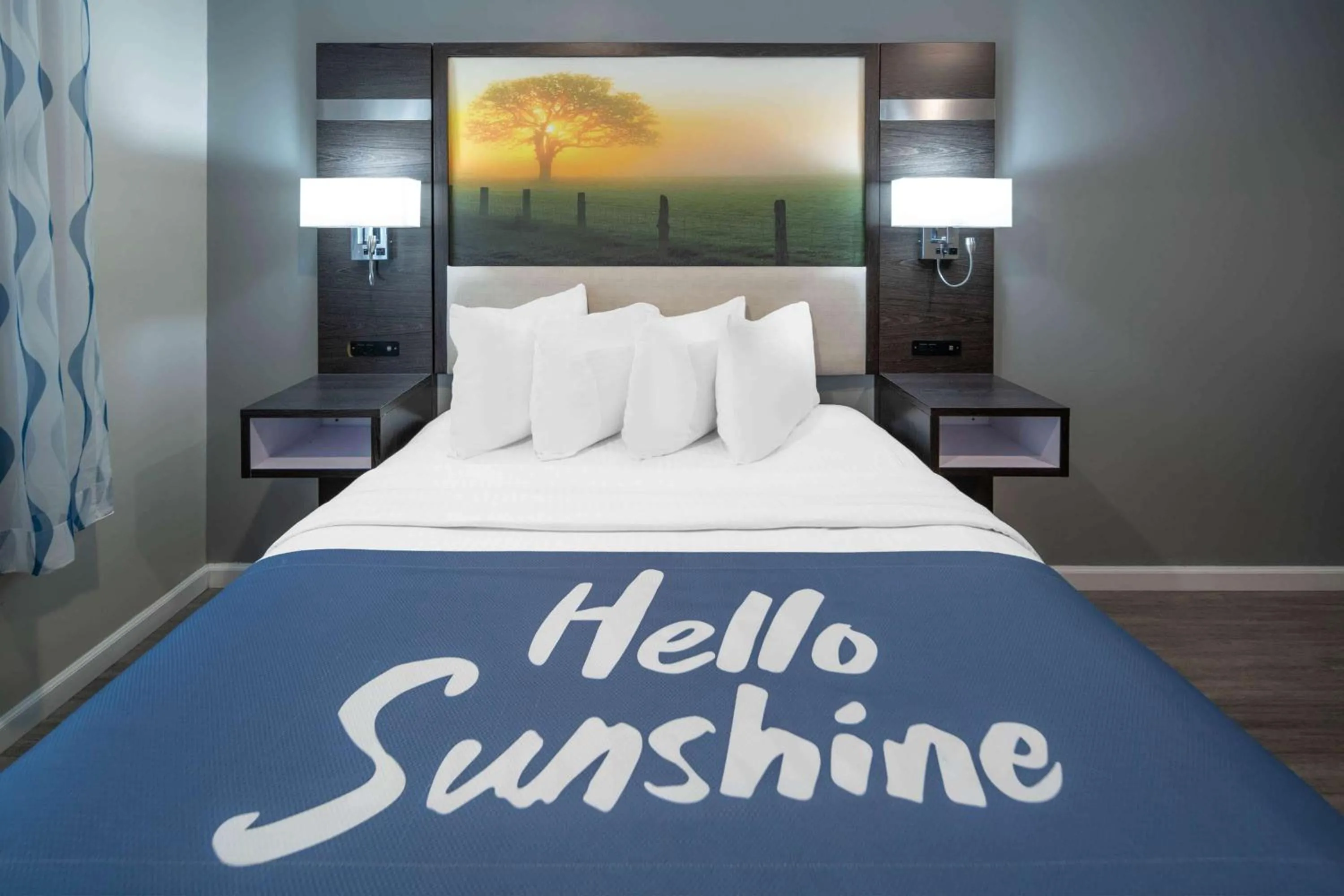 Photo of the whole room, Bed in Days Inn by Wyndham Galt - Elk Grove South