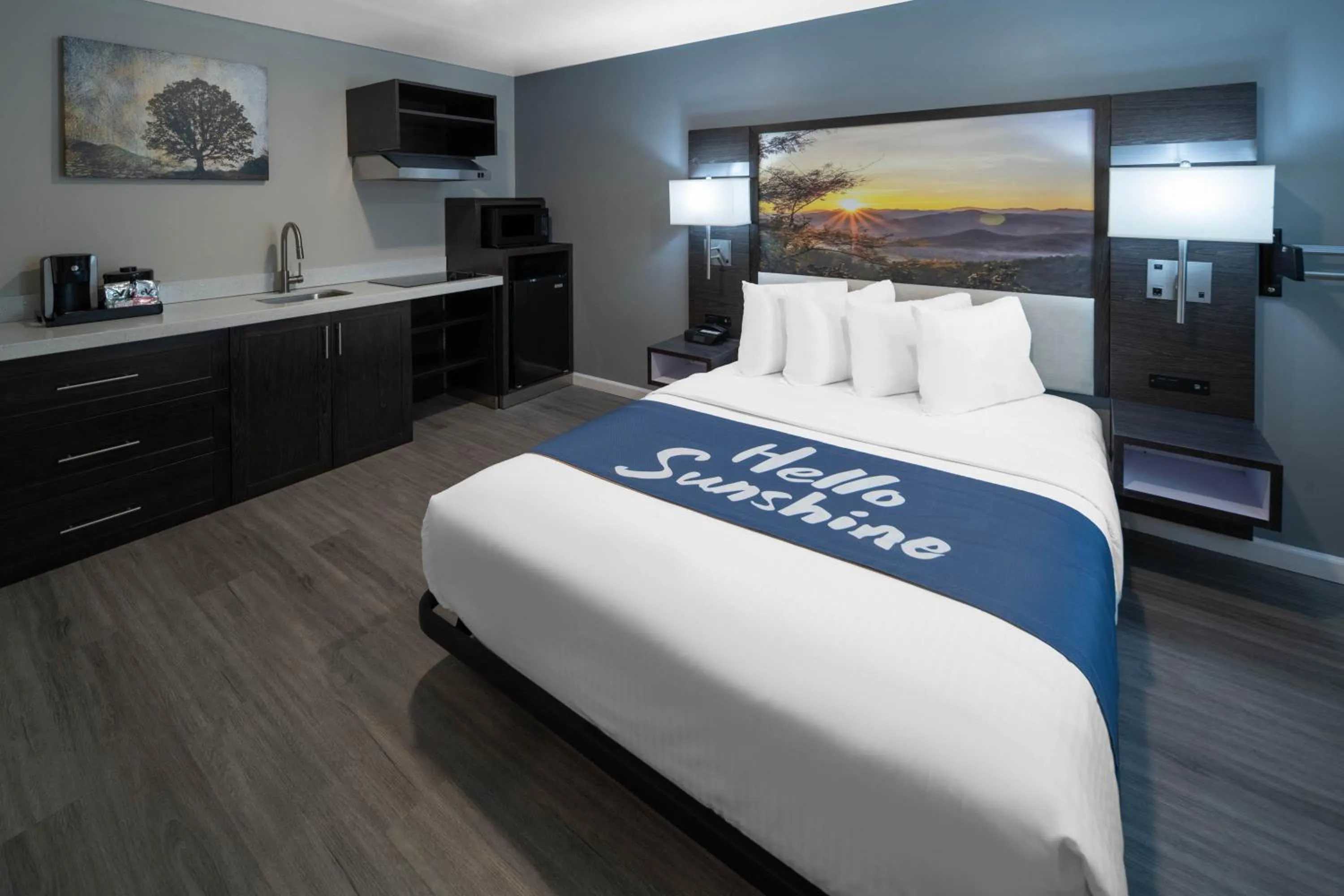 Photo of the whole room, Bed in Days Inn by Wyndham Galt - Elk Grove South