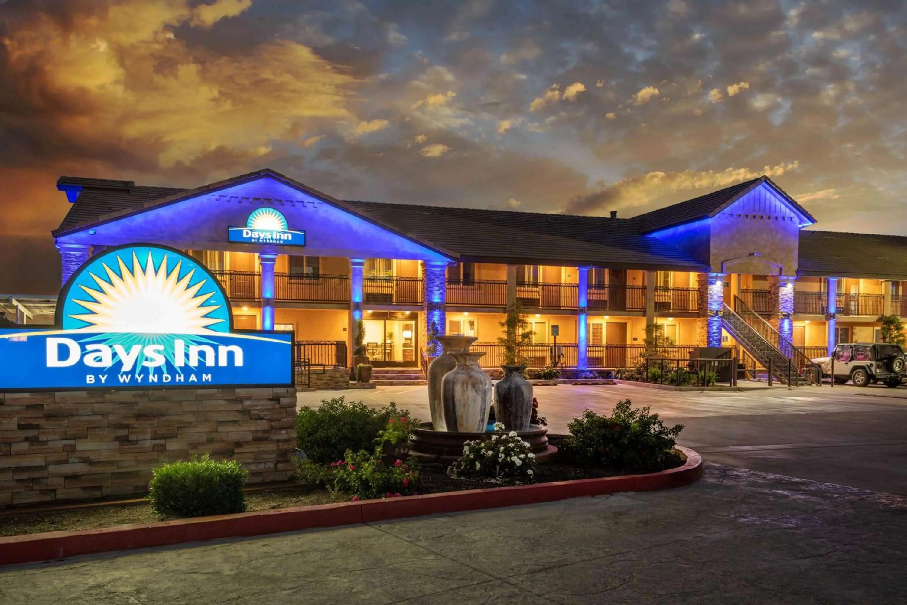 Property building in Days Inn by Wyndham Galt - Elk Grove South
