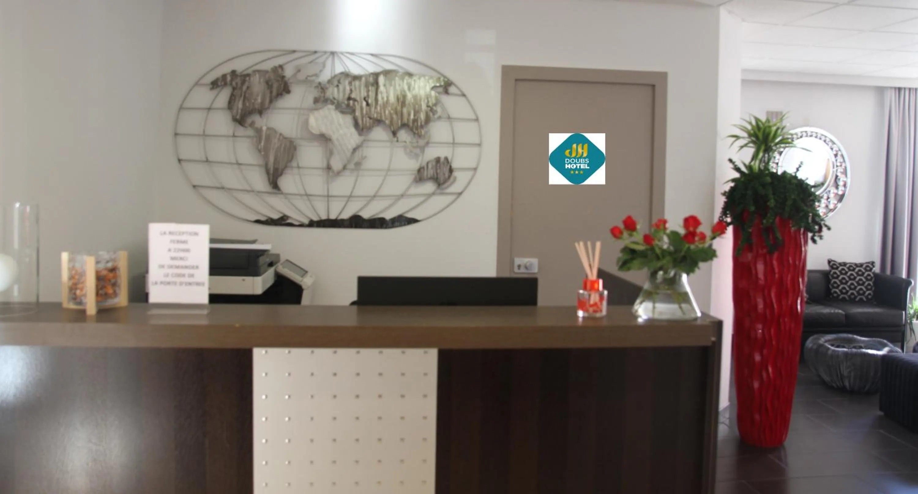 Lobby or reception in Doubs Hotel - Besançon Ecole Valentin
