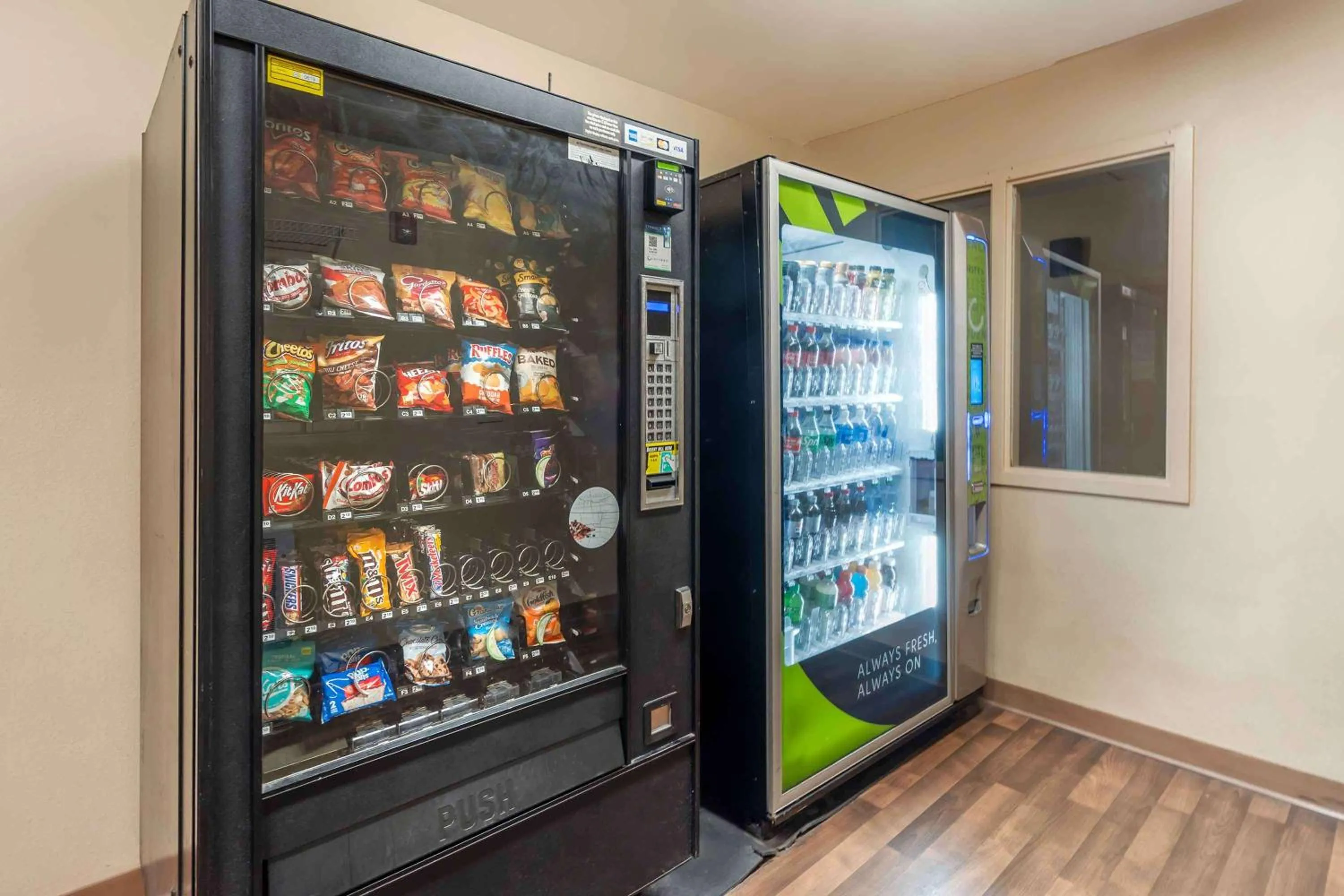 Property building in Extended Stay America Suites - Chicago - Woodfield Mall