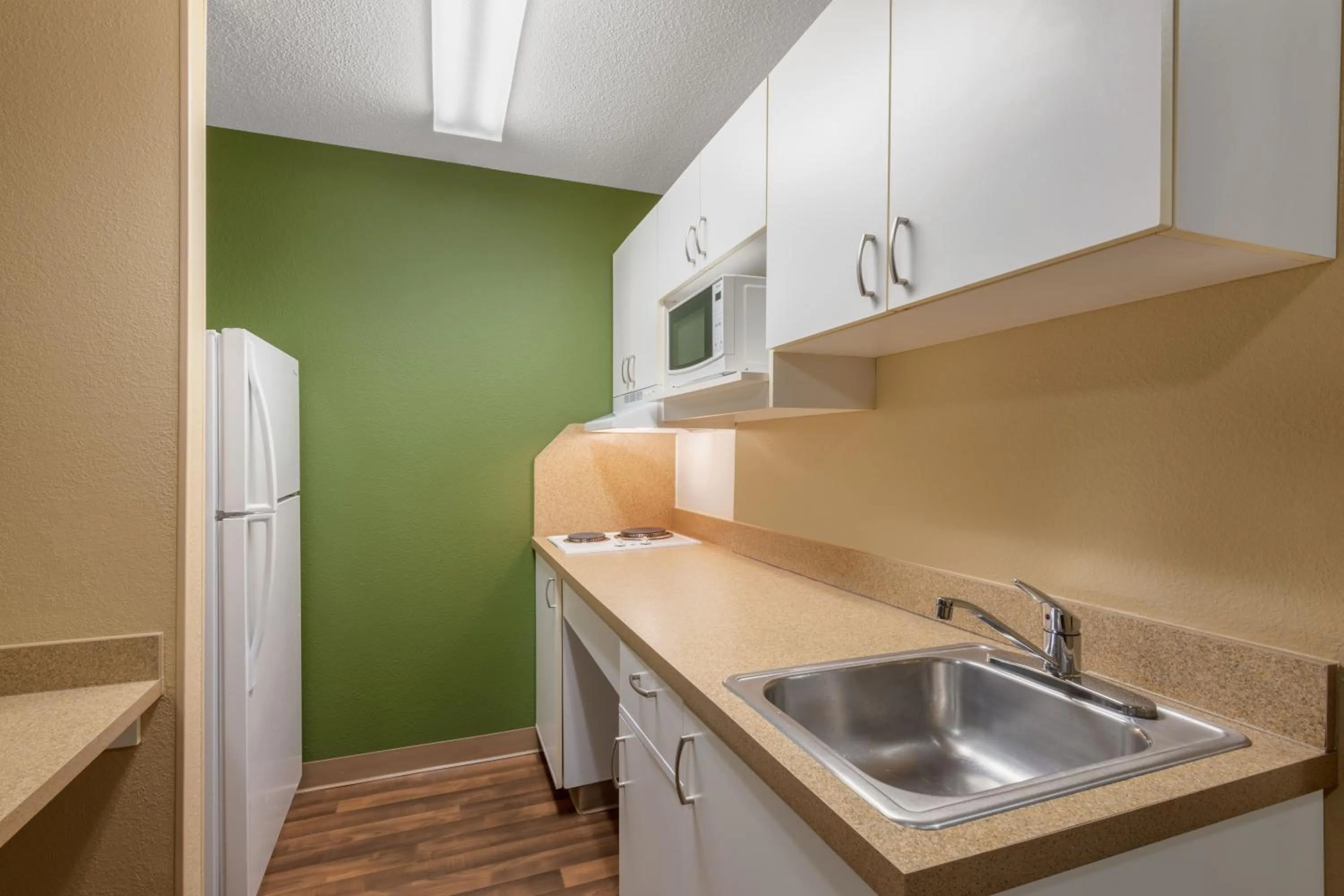 Kitchen or kitchenette in Extended Stay America Suites - Chicago - Woodfield Mall