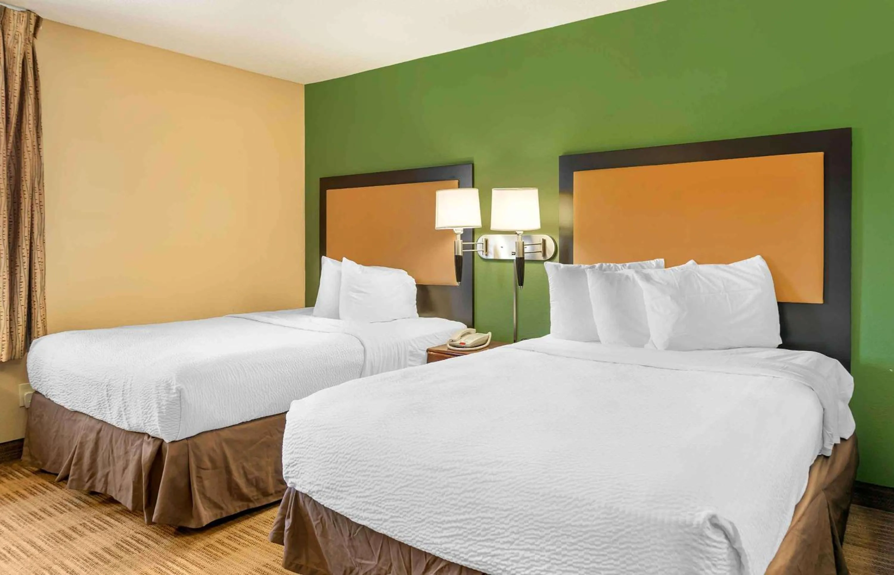 Bedroom, Bed in Extended Stay America Suites - Washington DC Germantown Milestone