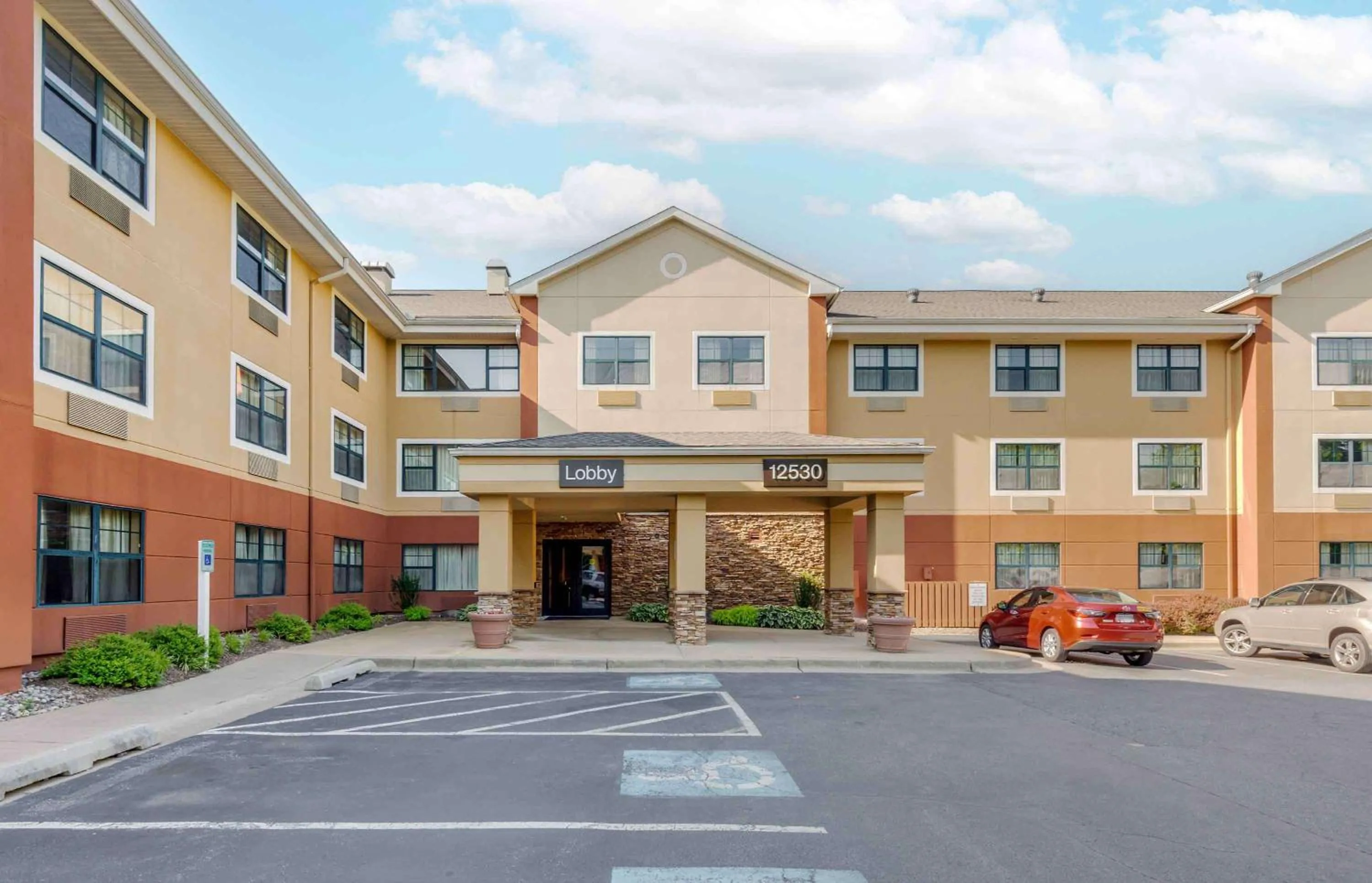 Property building in Extended Stay America Suites - Washington DC Germantown Milestone