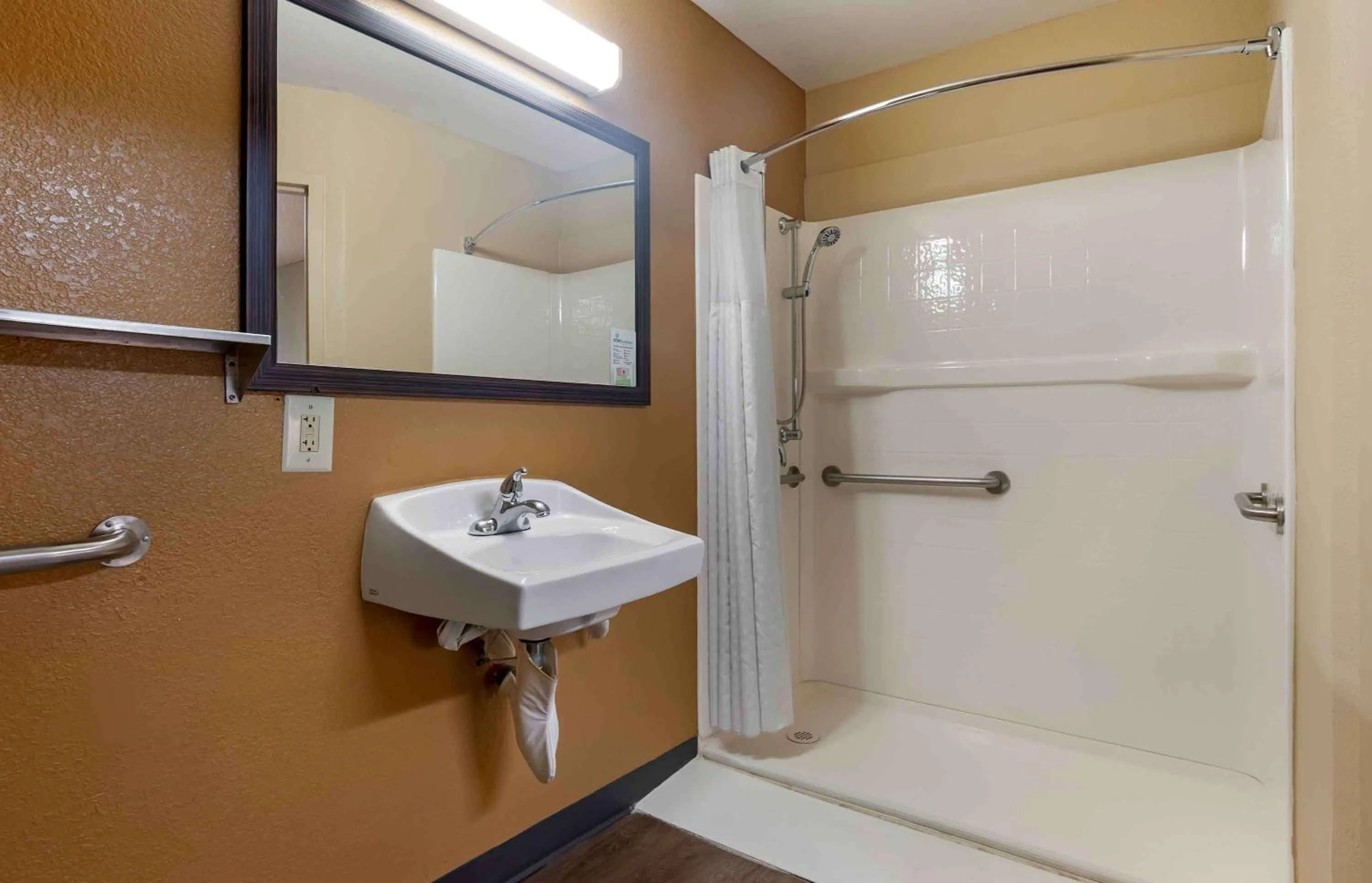 Bathroom in Extended Stay America Suites - Palm Springs - Airport