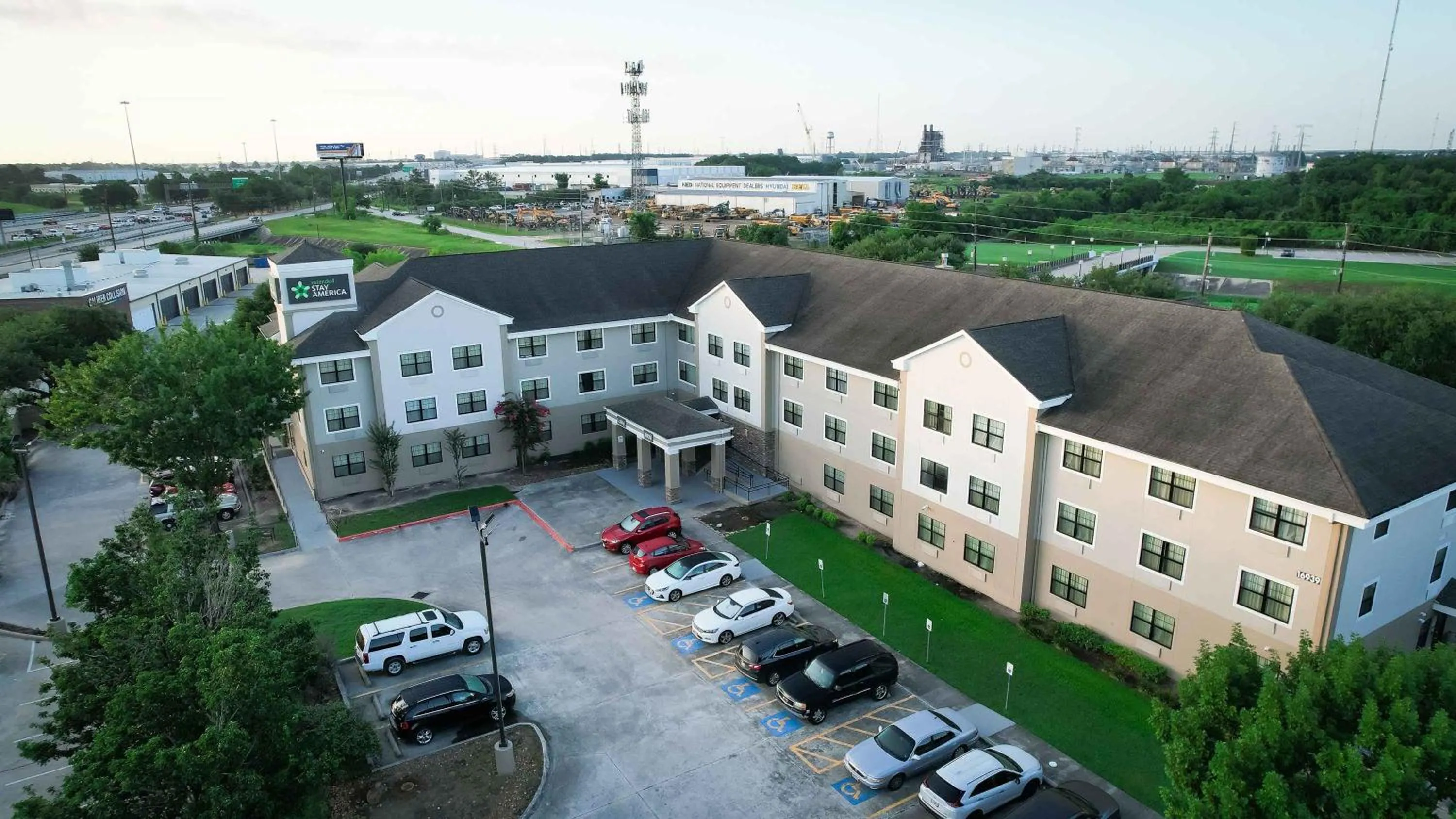 Property building in Extended Stay America Select Suites - Houston - Willowbrook - HWY 249