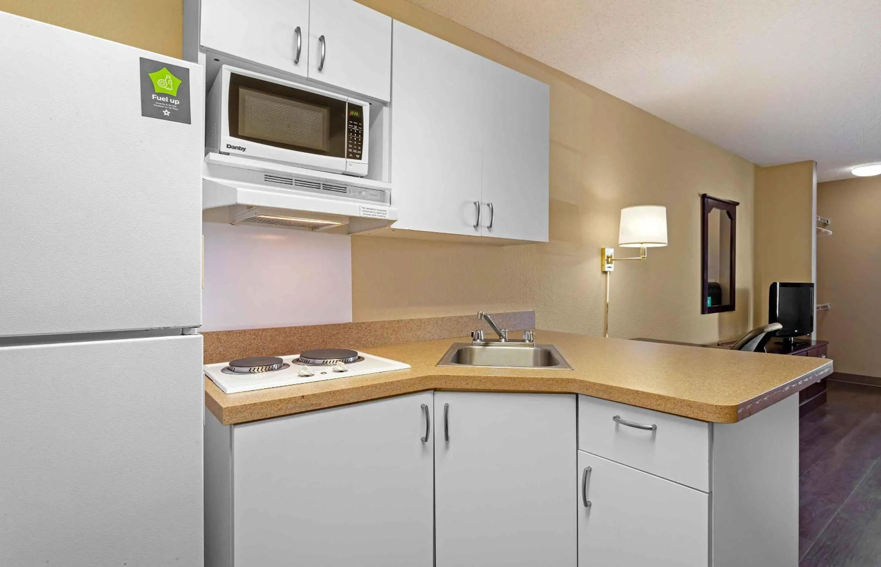 Kitchen or kitchenette in Extended Stay America Select Suites - Houston - Willowbrook - HWY 249