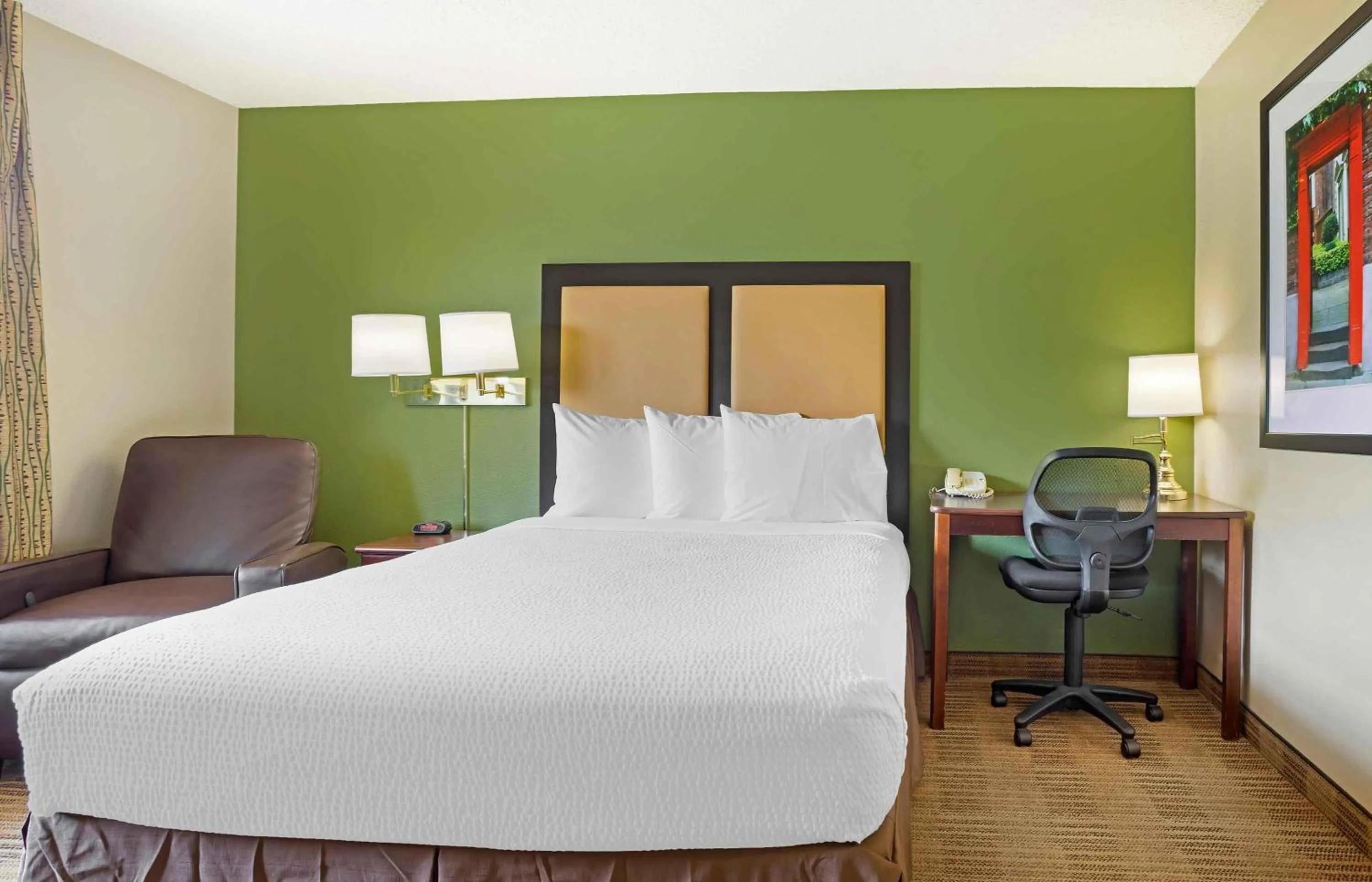 Bedroom, Bed in Extended Stay America Select Suites - Houston - Willowbrook - HWY 249