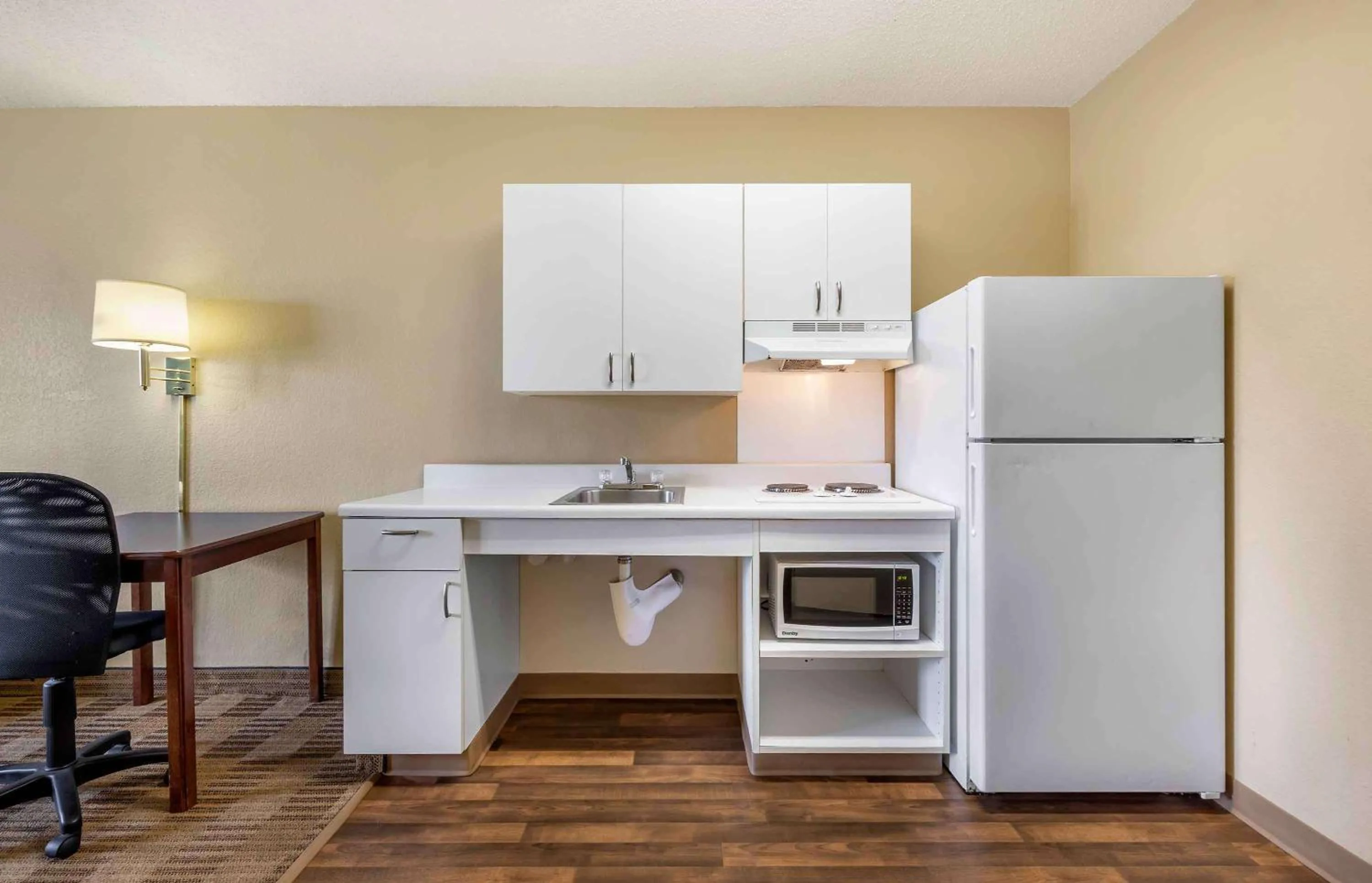Kitchen or kitchenette in Extended Stay America Suites - Austin - Round Rock - South