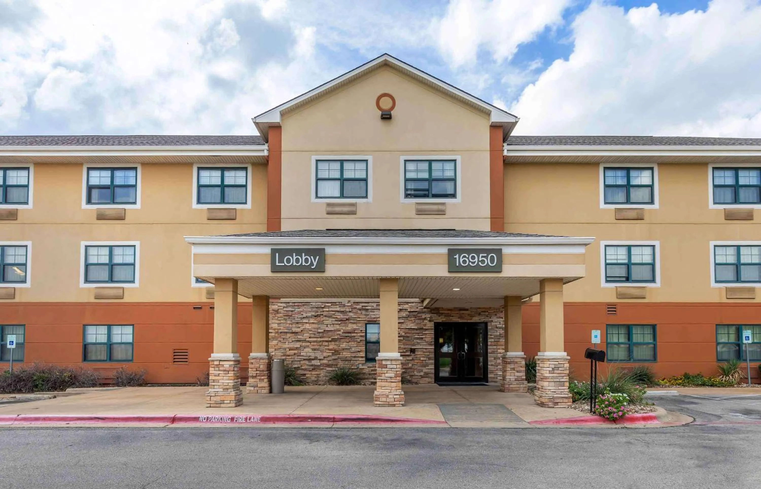 Property building in Extended Stay America Suites - Austin - Round Rock - South
