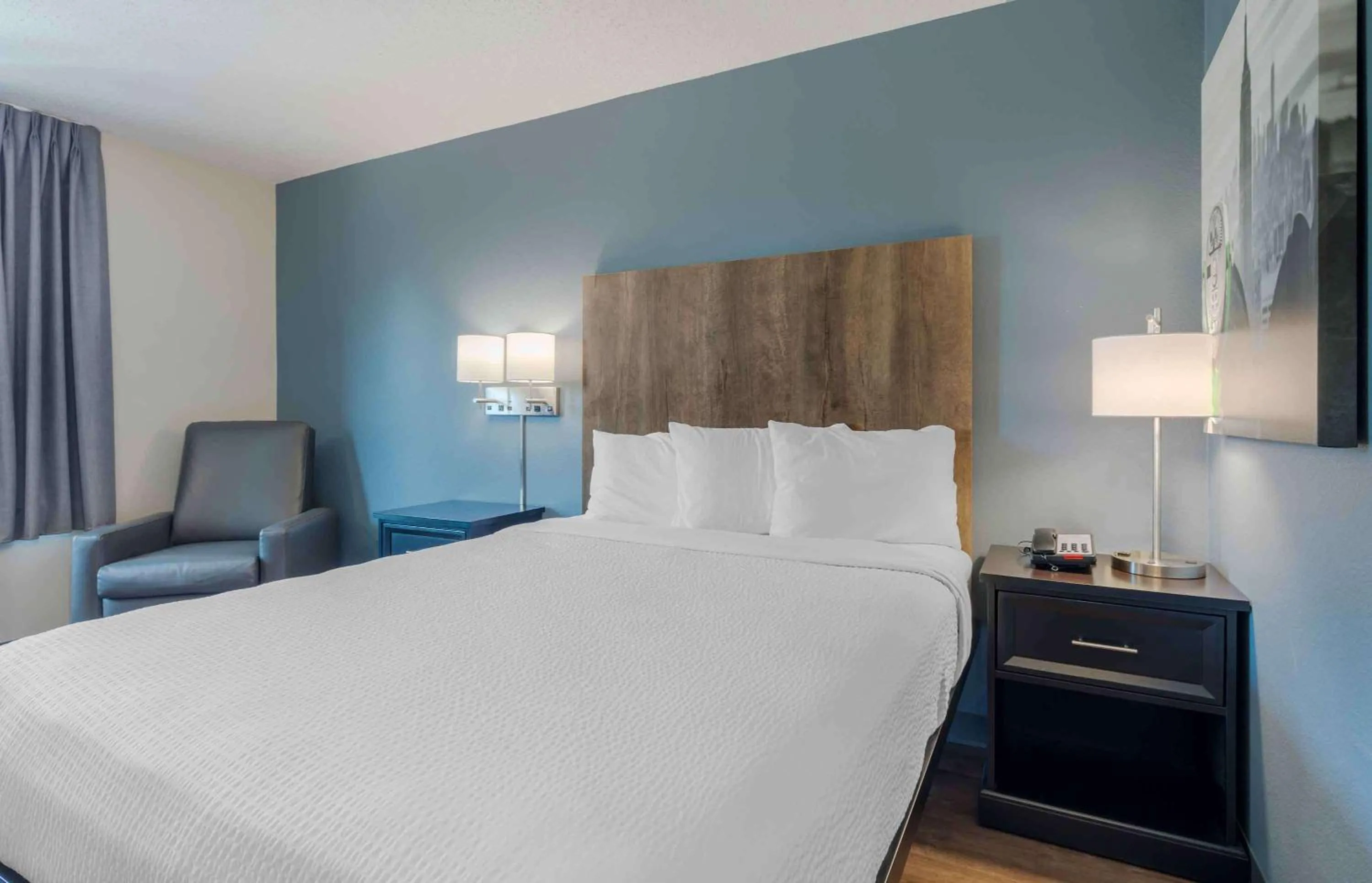 Bedroom, Bed in Extended Stay America Select Suites - Dallas - Lewisville