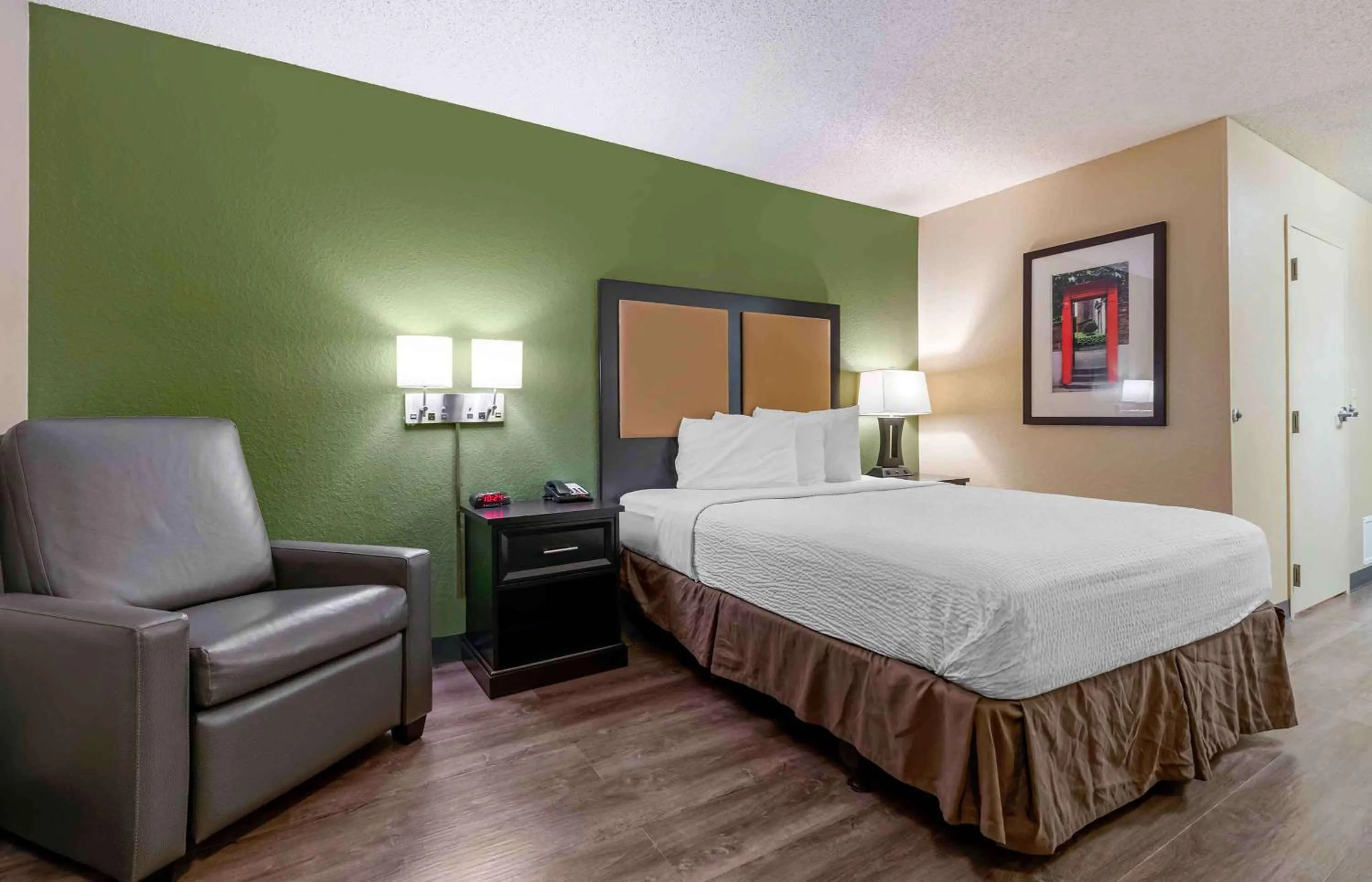 Bedroom, Bed in Extended Stay America Suites - Hampton - Coliseum