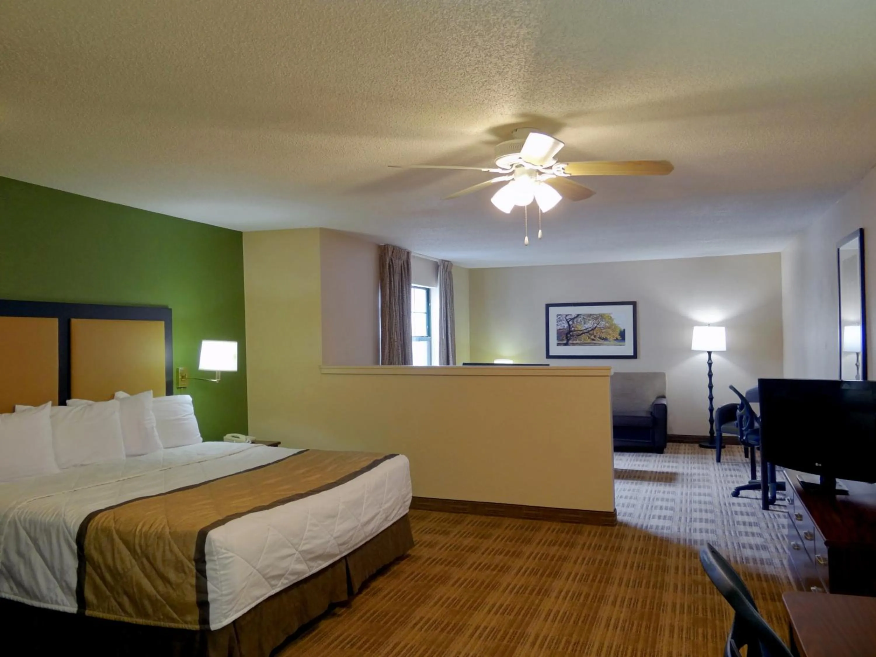 Bed in Extended Stay America Select Suites - Atlanta - Morrow