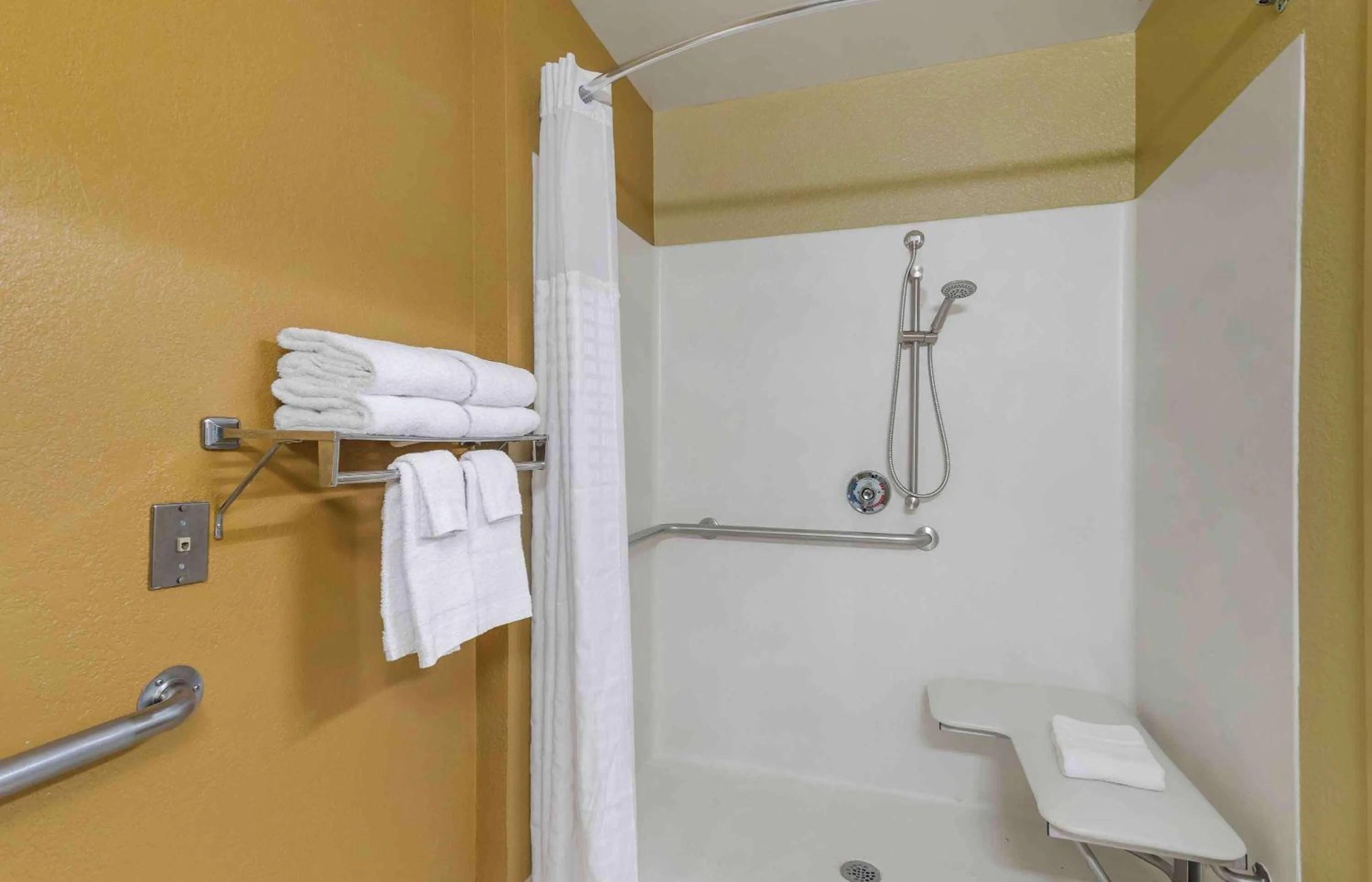 Bathroom in Extended Stay America Select Suites - Atlanta - Morrow