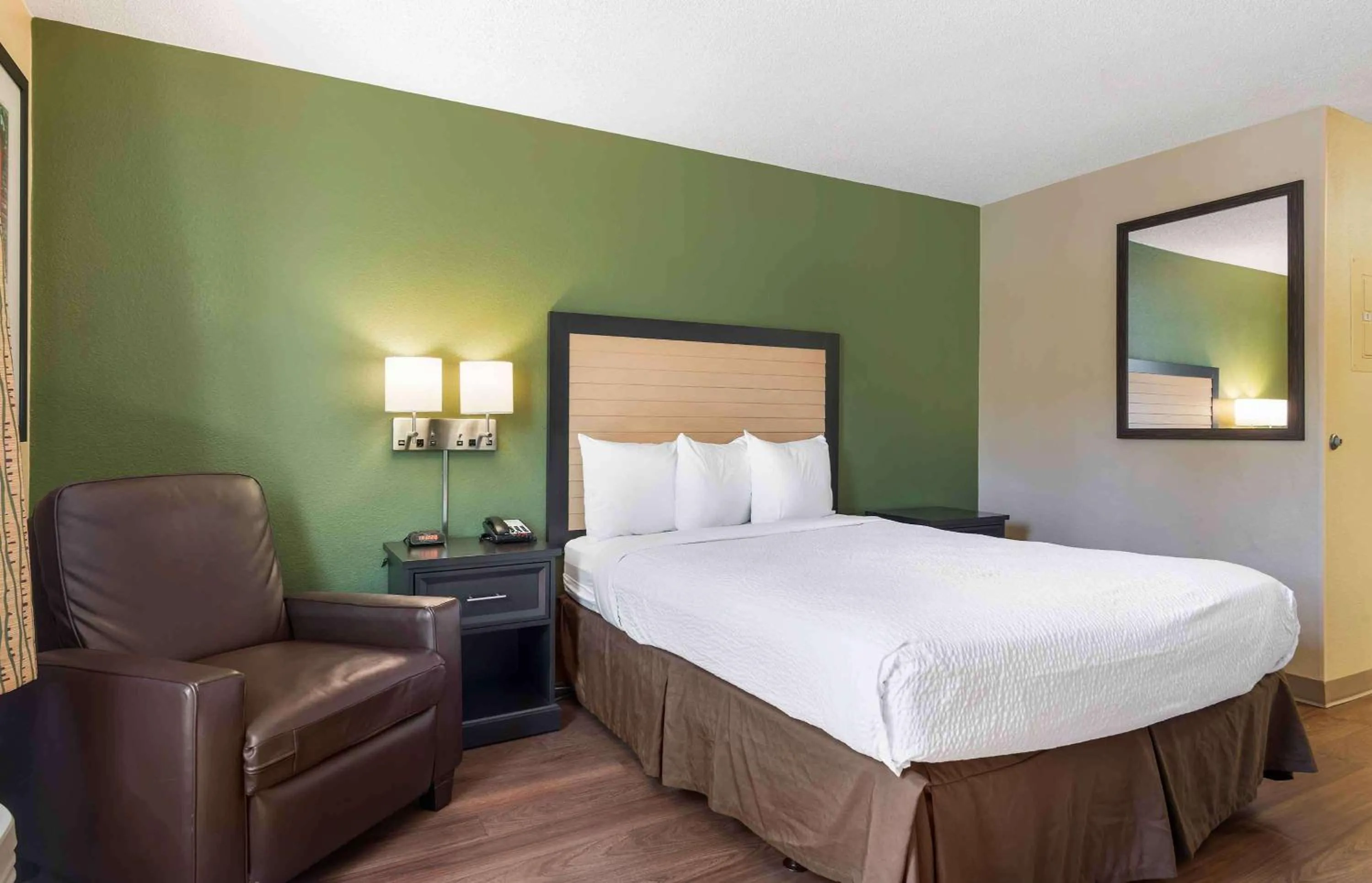 Bedroom, Bed in Extended Stay America Select Suites - Atlanta - Morrow