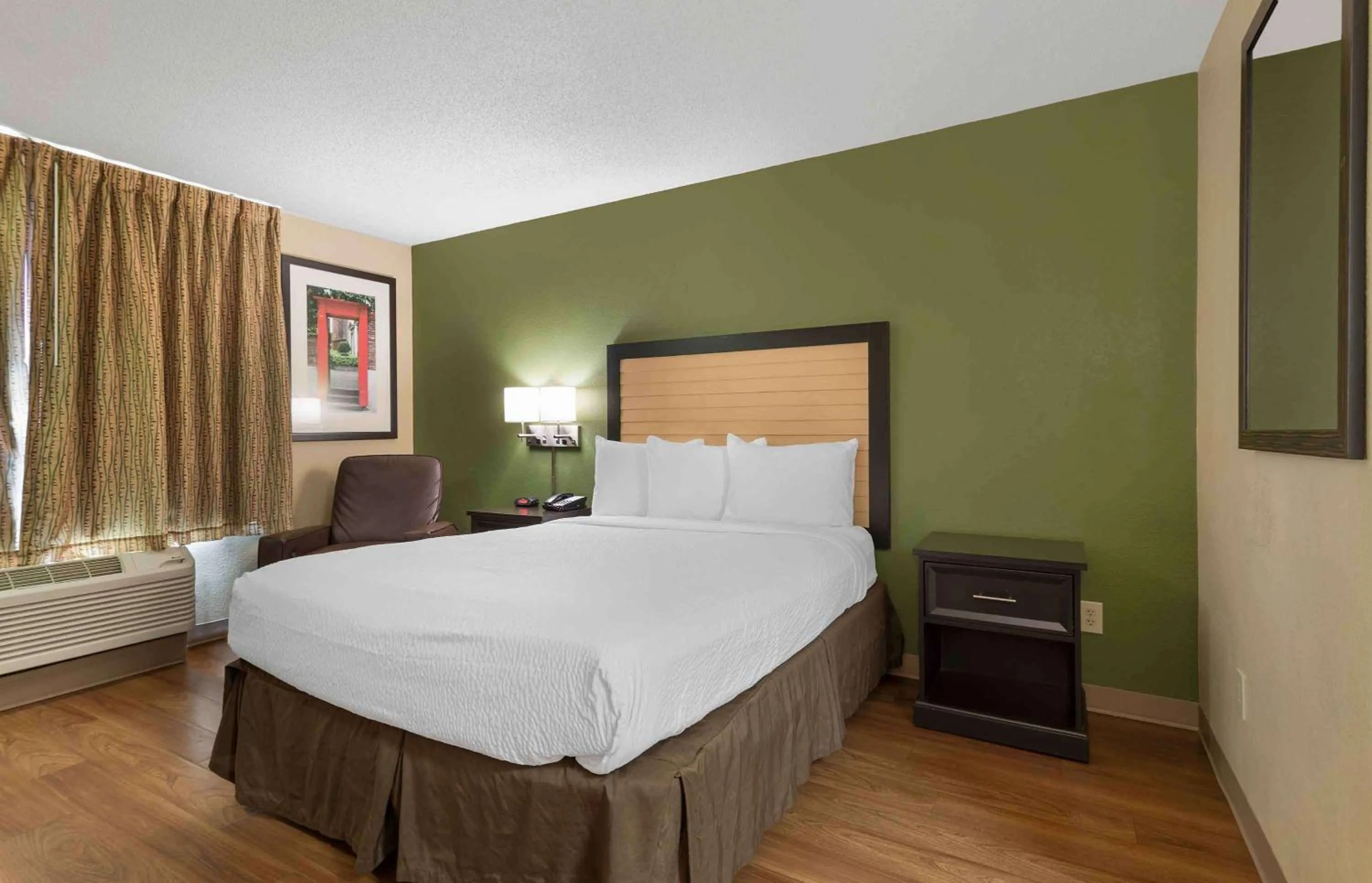 Bedroom, Bed in Extended Stay America Select Suites - Atlanta - Morrow