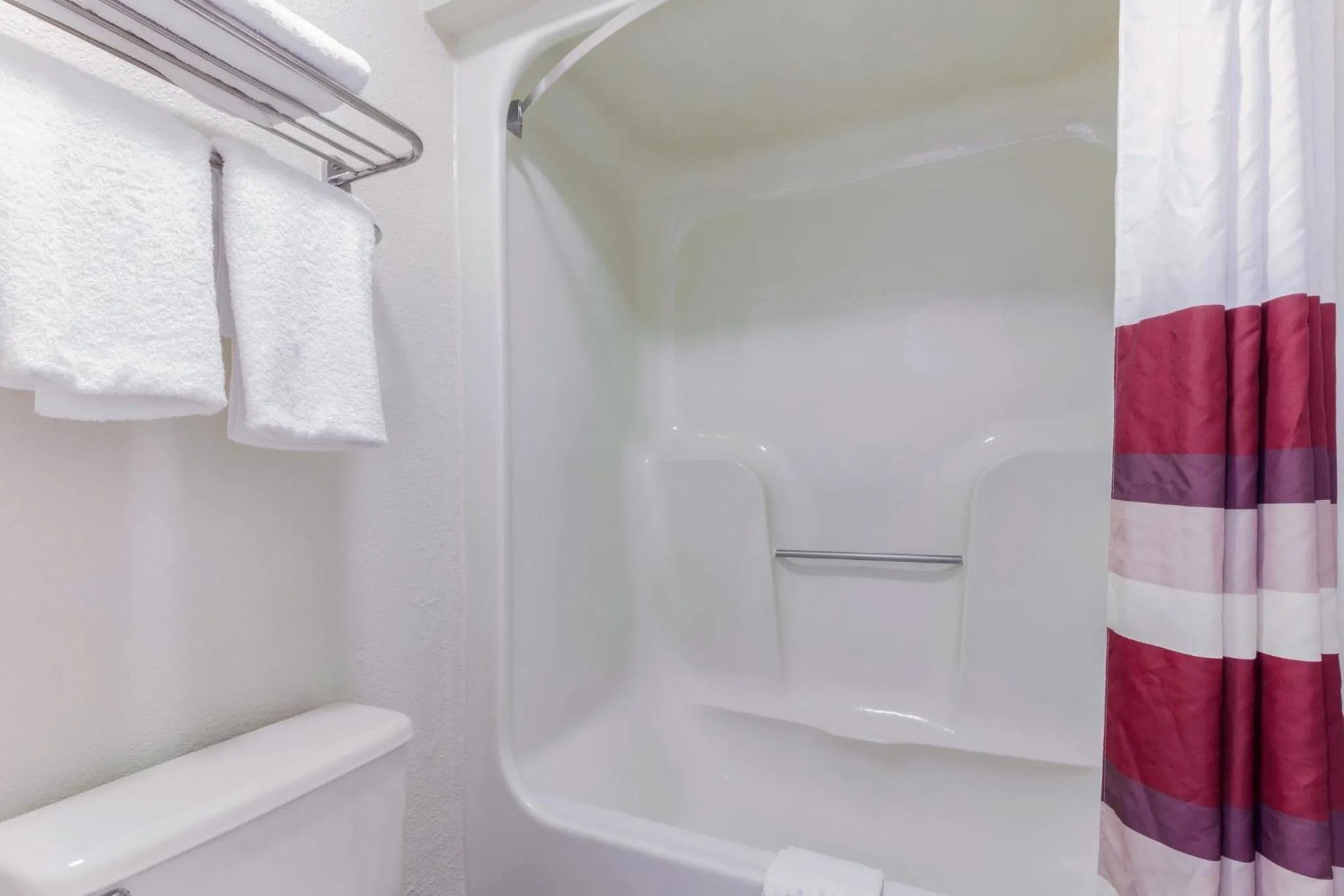 Bathroom in Red Roof Inn Forrest City