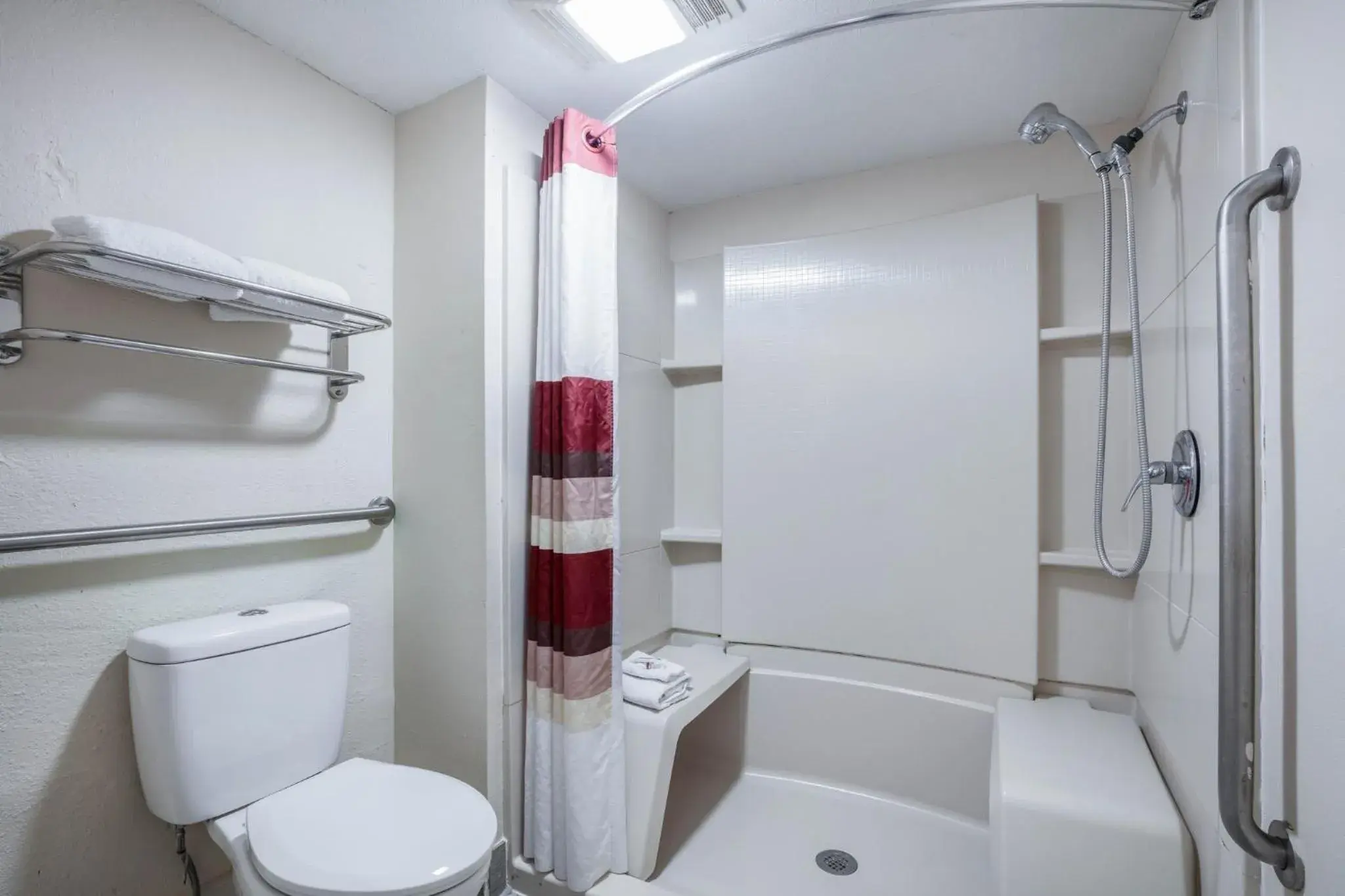 Superior King Room Disability Access Roll-In Shower Non-Smoking in Red Roof Inn Forrest City Superior King Room Disability Access Roll-In Shower Non-Smoking in Red Roof Inn Forrest City