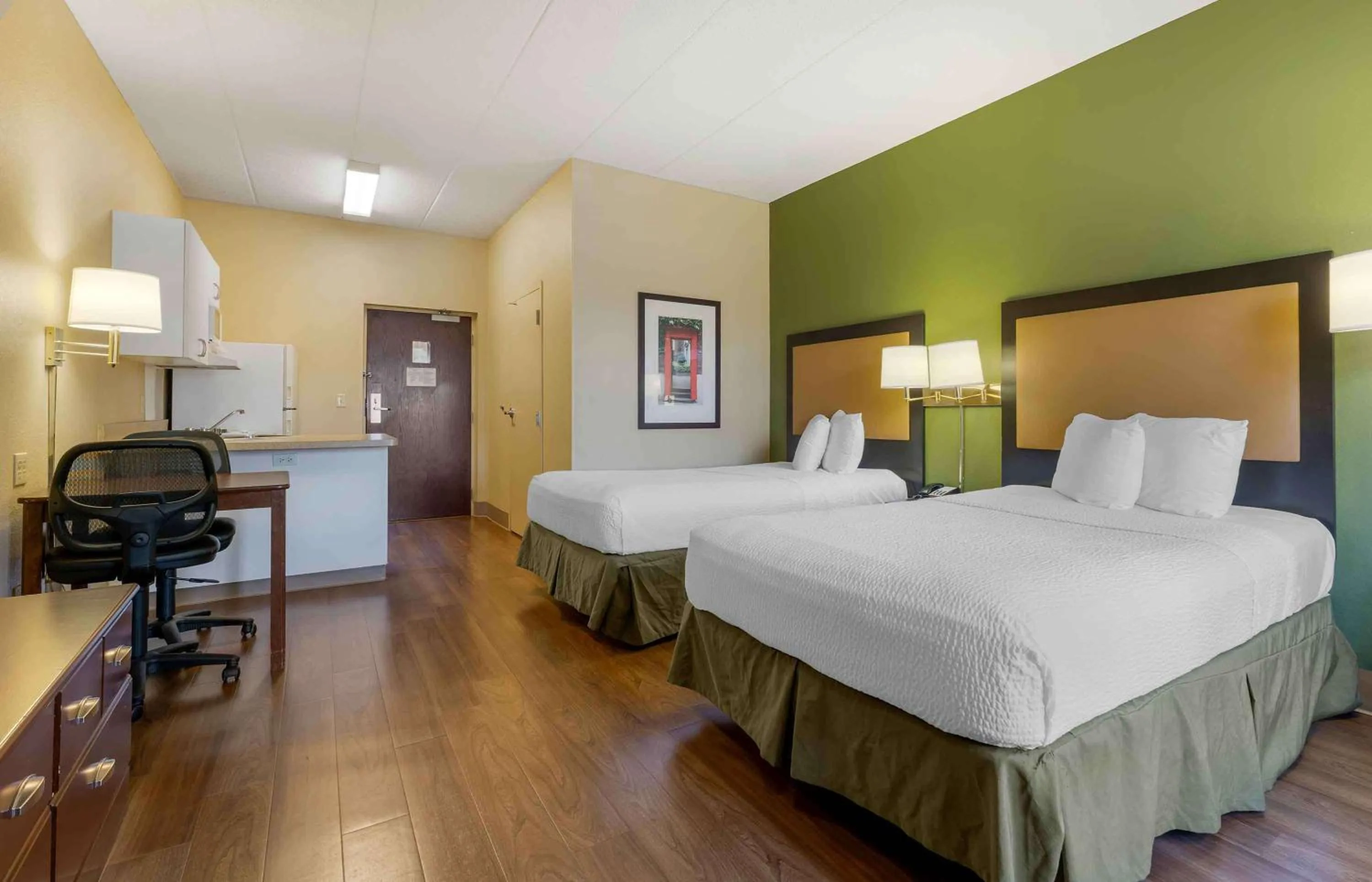 Bedroom, Bed in Extended Stay America Select Suites - Chicago - Darien