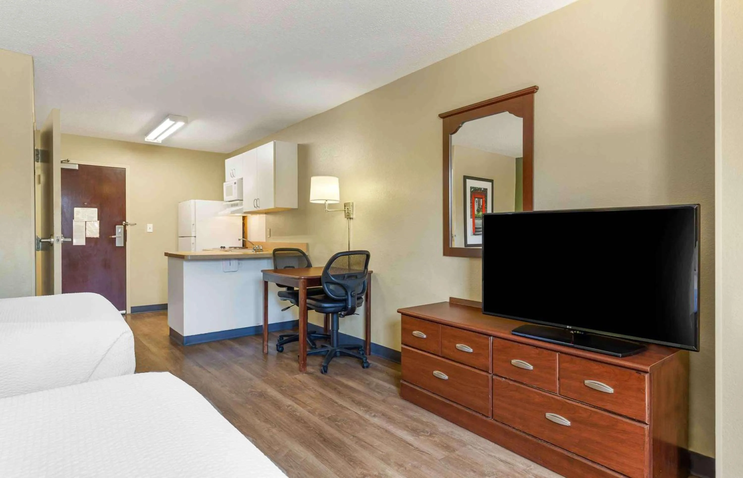 Bedroom, Bed in Extended Stay America Suites - Providence - Warwick