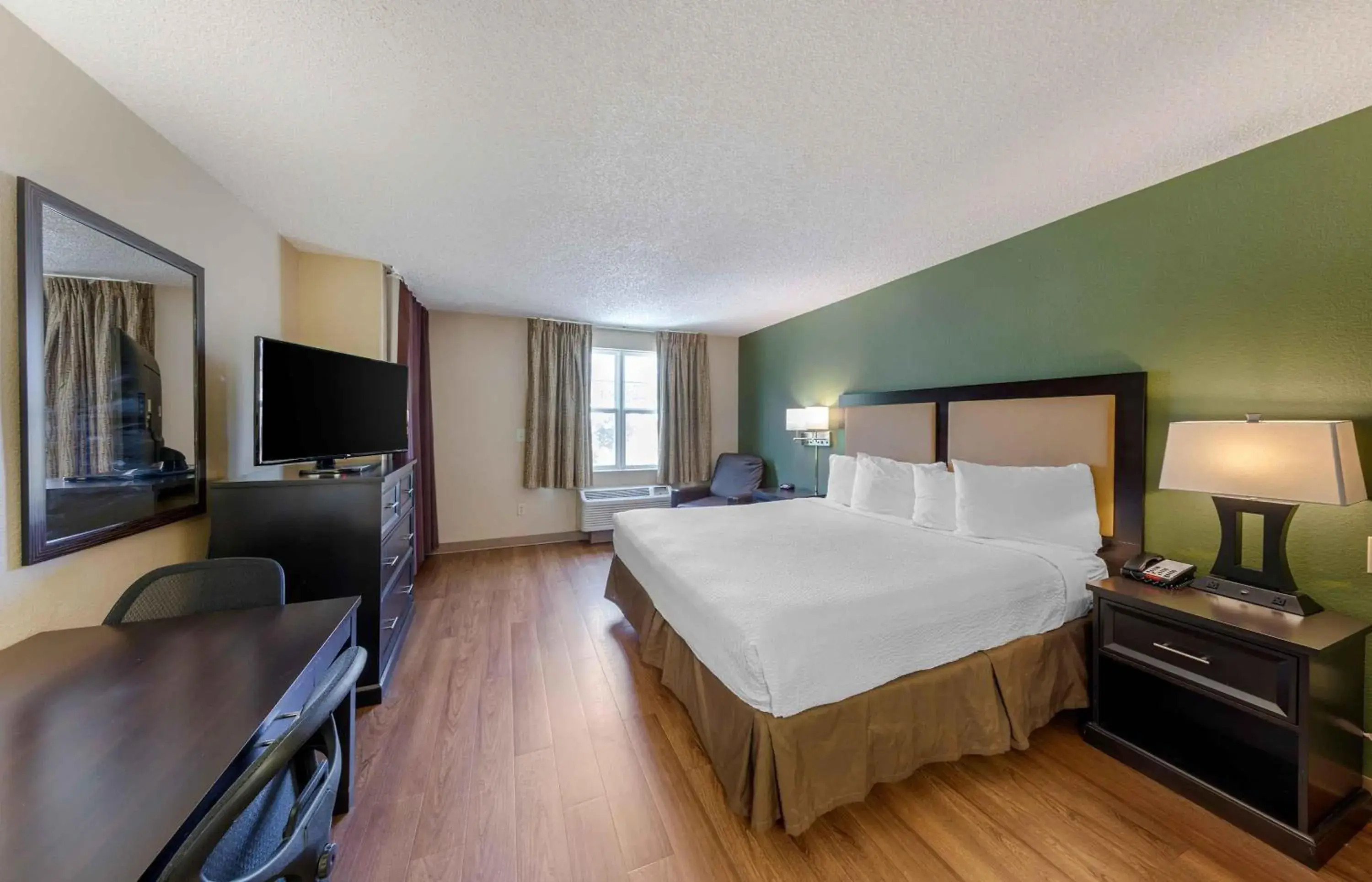 Studio with 1 King Bed - Non-Smoking in Extended Stay America Suites - Los Angeles - Simi Valley Studio with 1 King Bed - Non-Smoking in Extended Stay America Suites - Los Angeles - Simi Valley