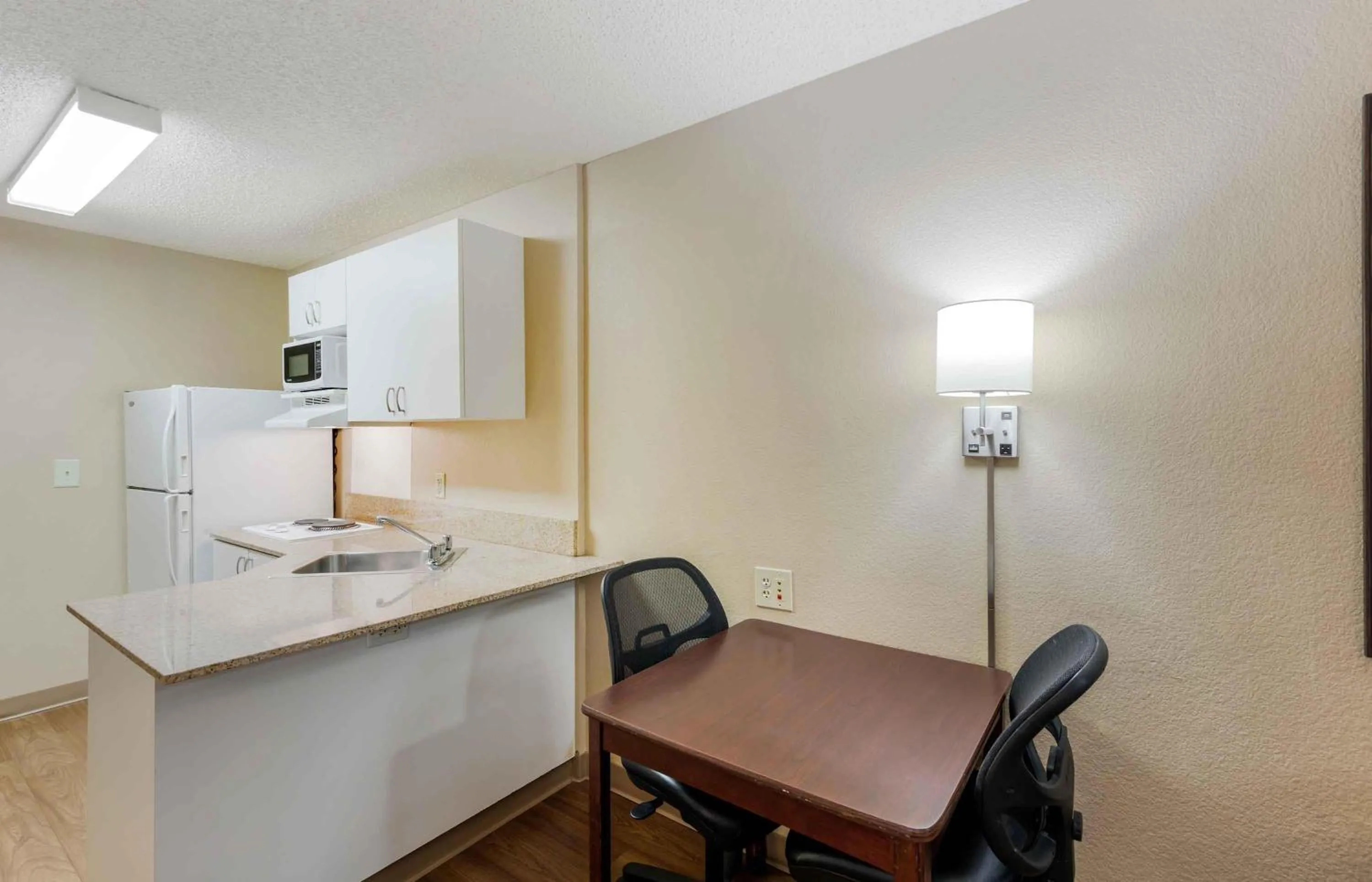 Kitchen or kitchenette in Extended Stay America Suites - Los Angeles - Simi Valley
