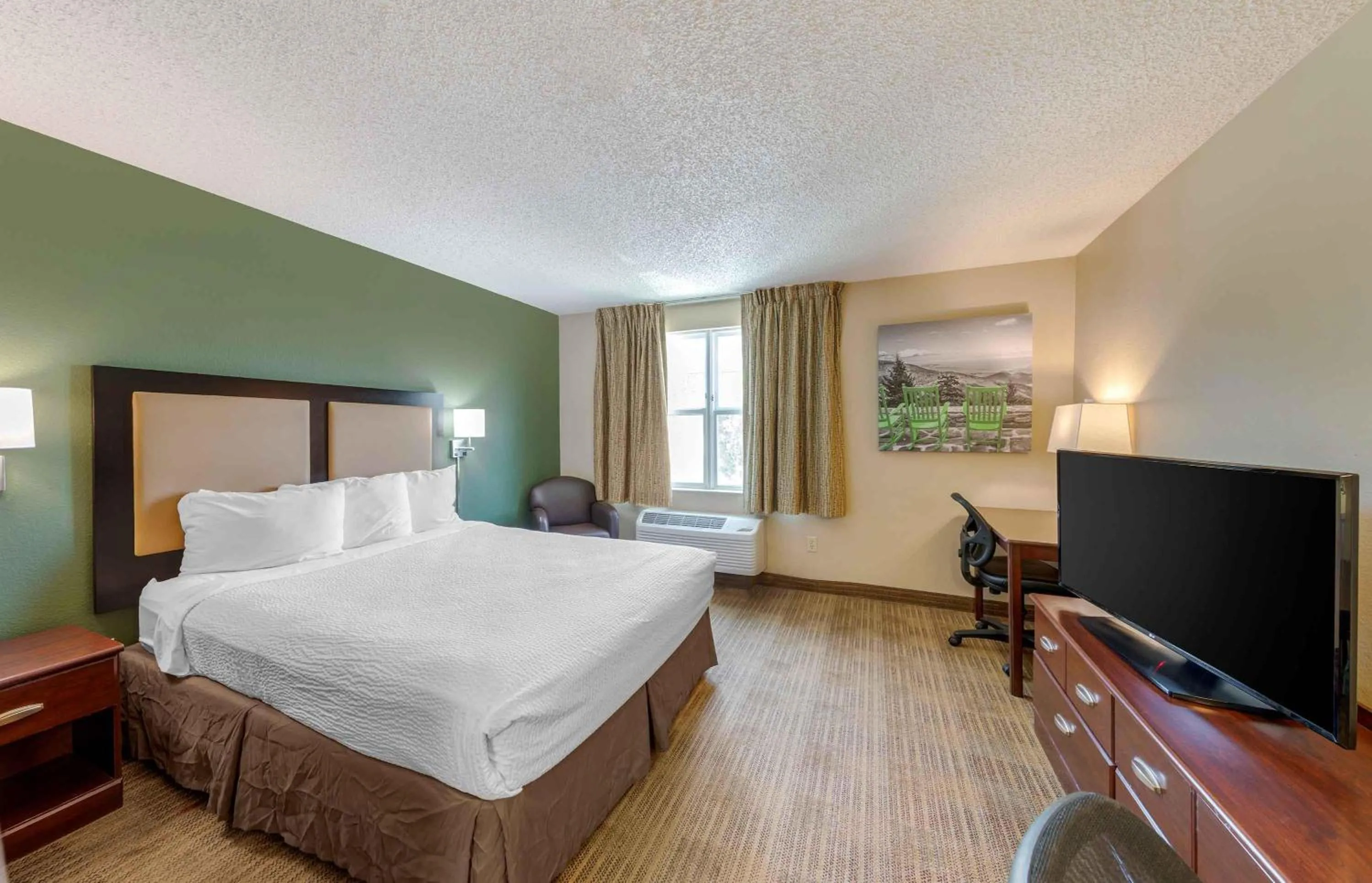 Bedroom, Bed in Extended Stay America Suites - Los Angeles - Simi Valley