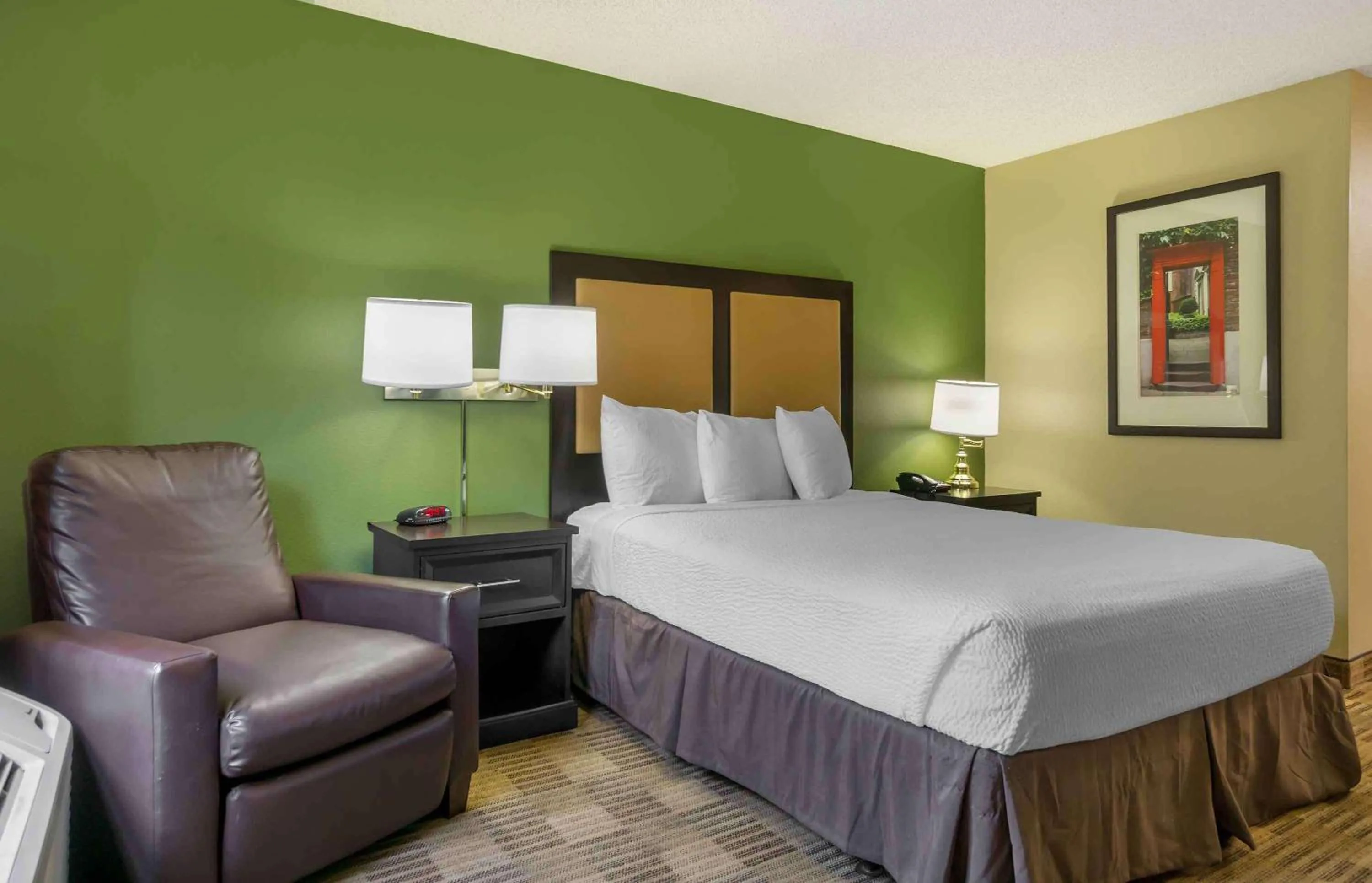 Bedroom, Bed in Extended Stay America Suites - Tacoma - Fife
