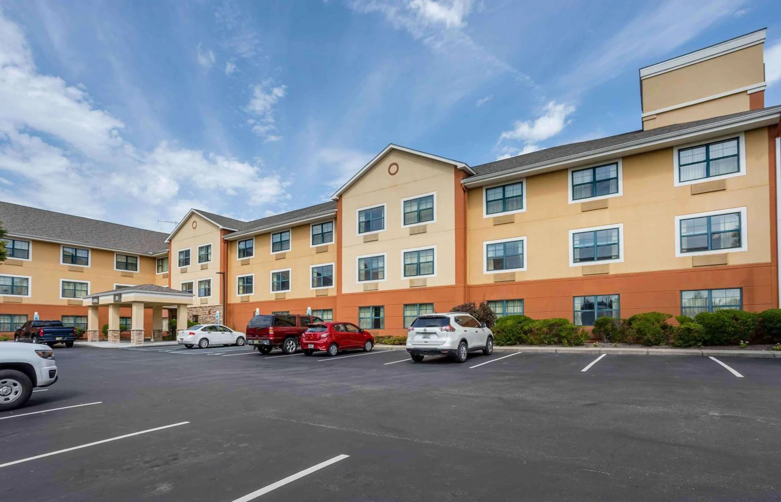 Property building in Extended Stay America Suites - Somerset - Franklin