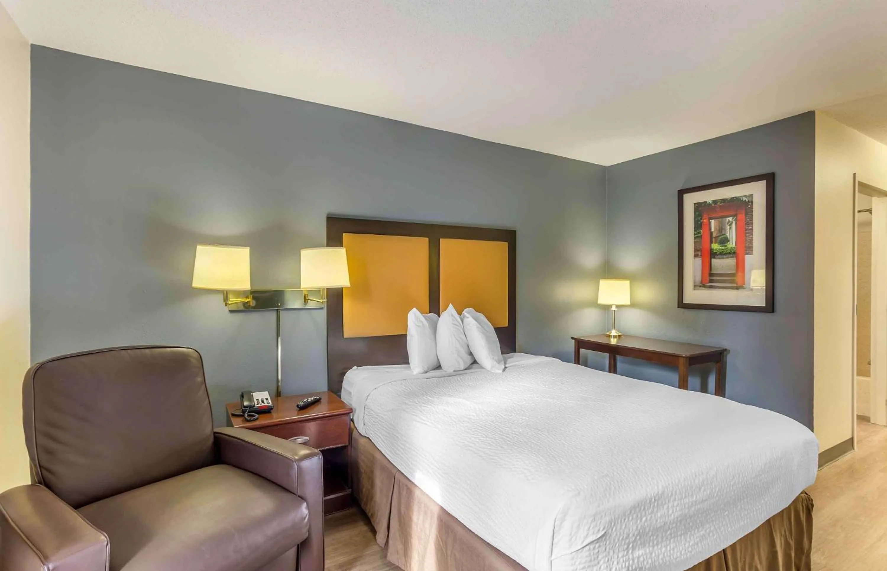 Bedroom, Bed in Extended Stay America Select Suites - Philadelphia - Malvern - Great Valley