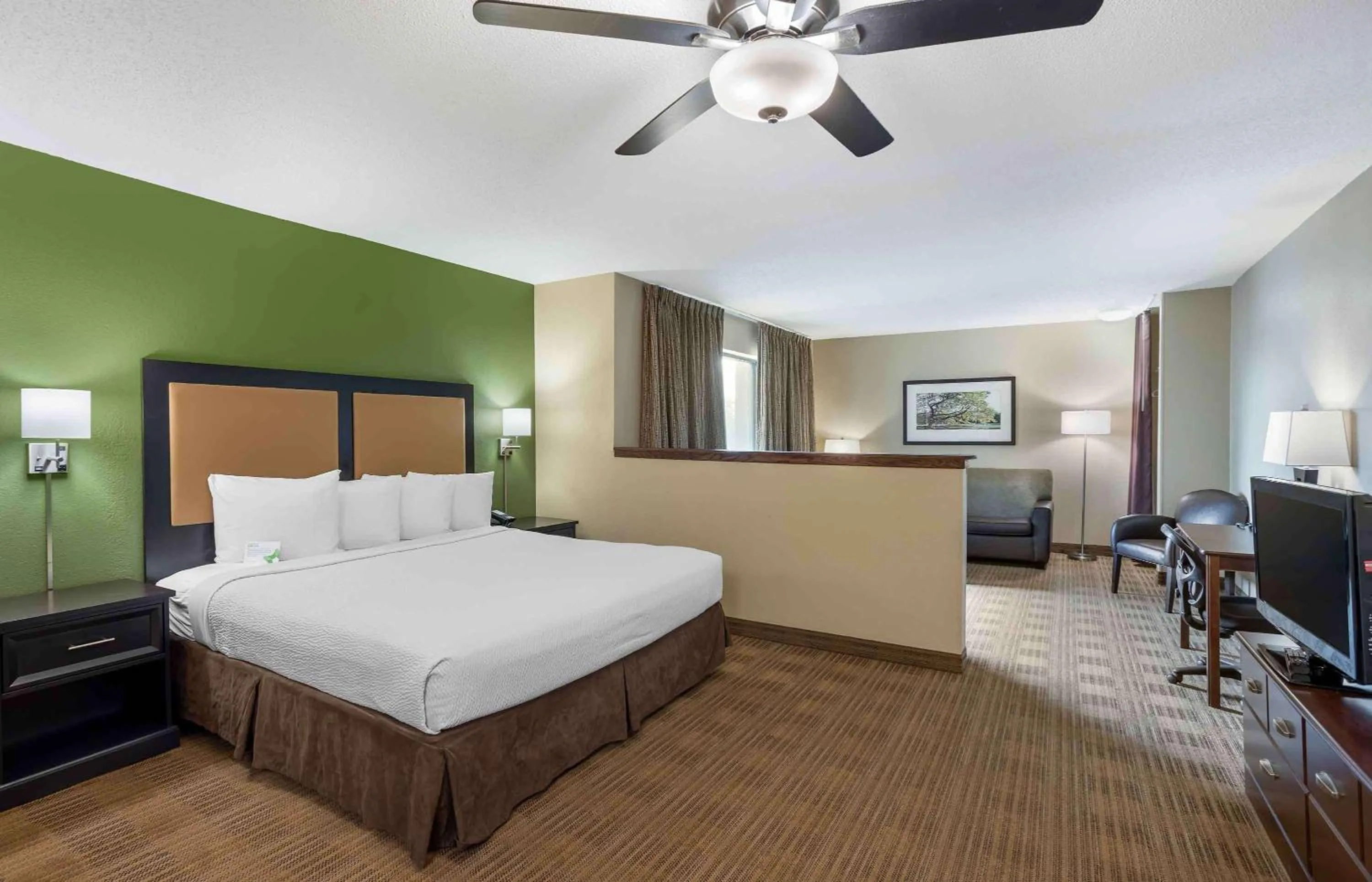 Bedroom, Bed in Extended Stay America Suites - Allentown - Bethlehem