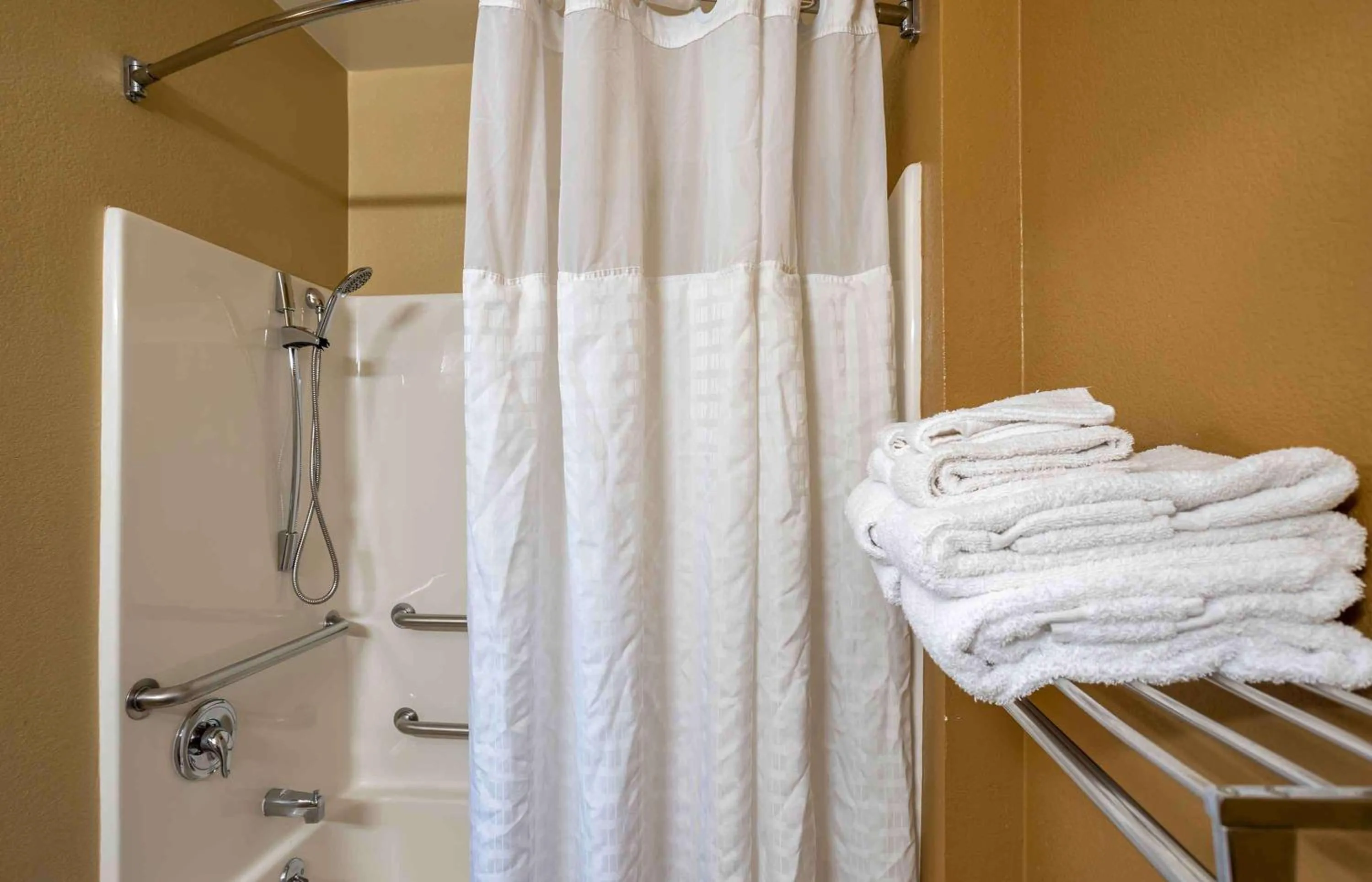 Bathroom in Extended Stay America Suites - Allentown - Bethlehem