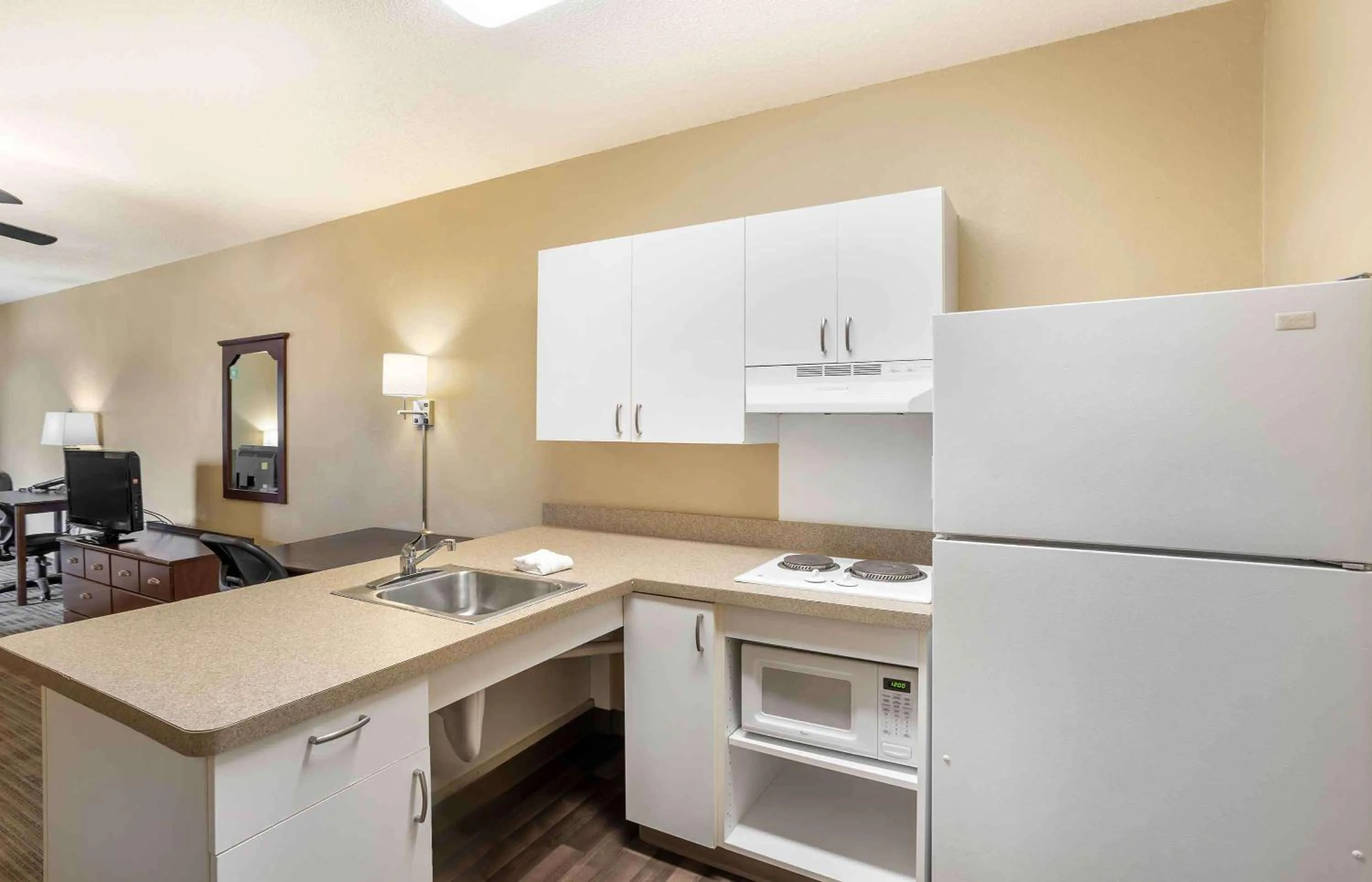 Kitchen or kitchenette in Extended Stay America Suites - Allentown - Bethlehem