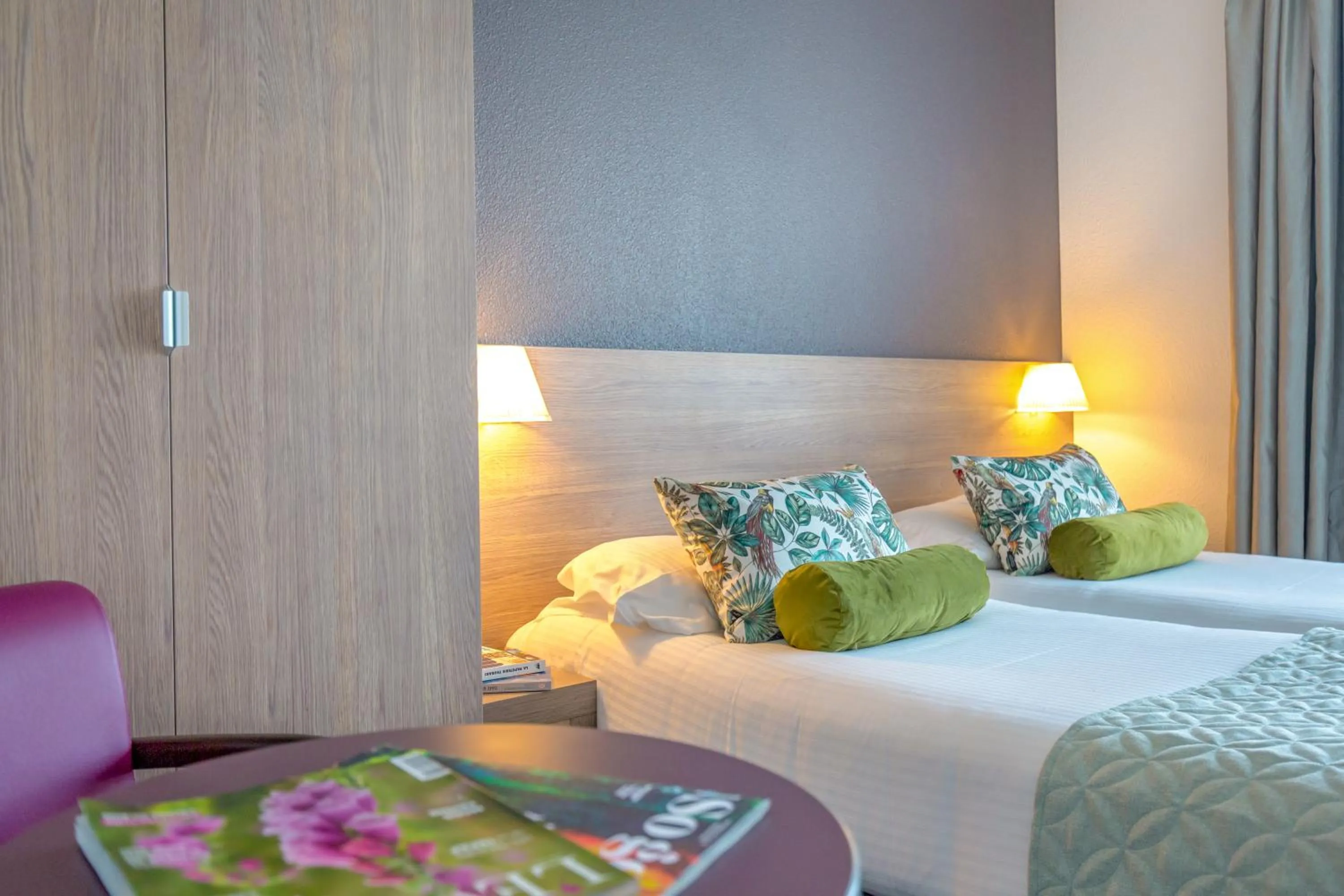 Property building, Bed in Best Western Plus La Marina