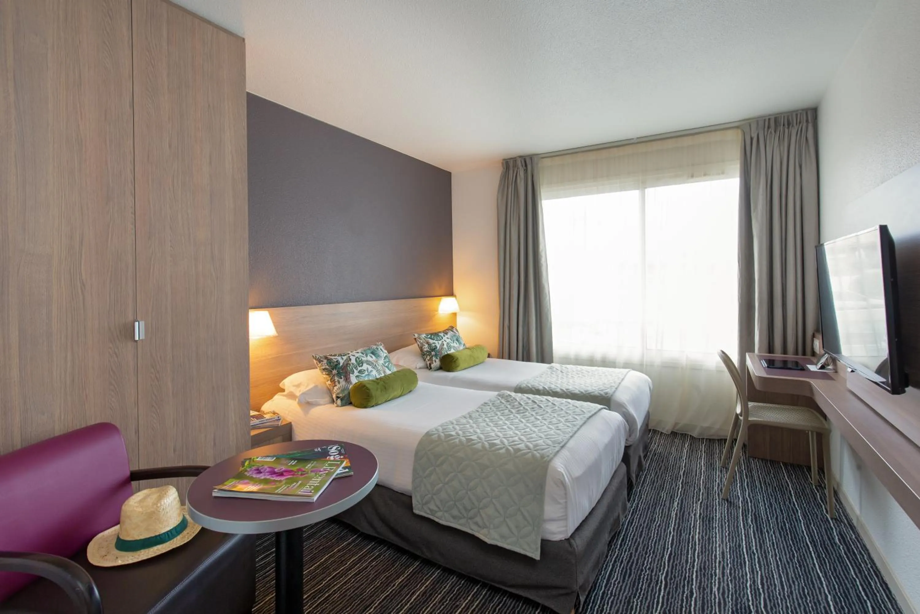 Property building, Bed in Best Western Plus La Marina