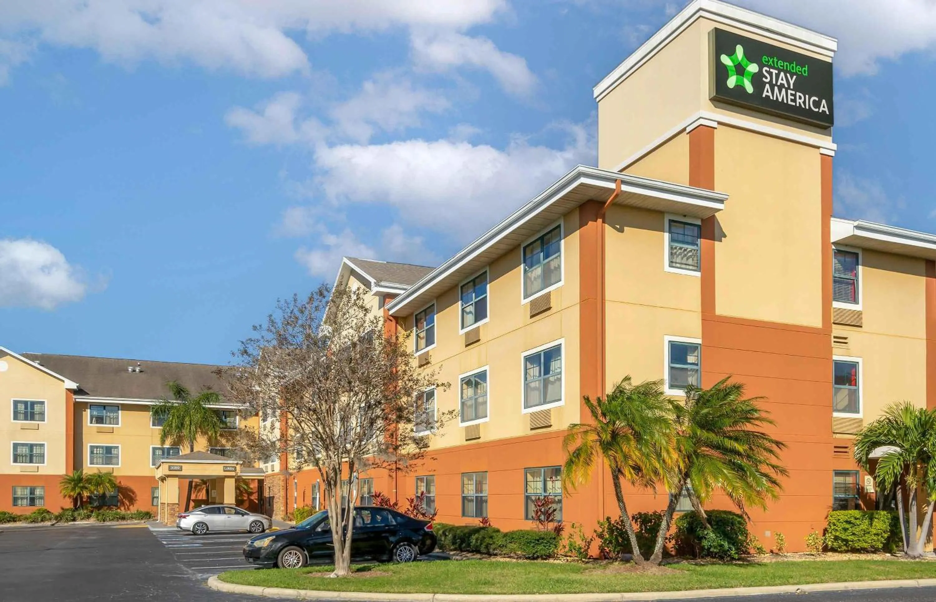 Property building in Extended Stay America Suites - St Petersburg - Clearwater - Executive Dr
