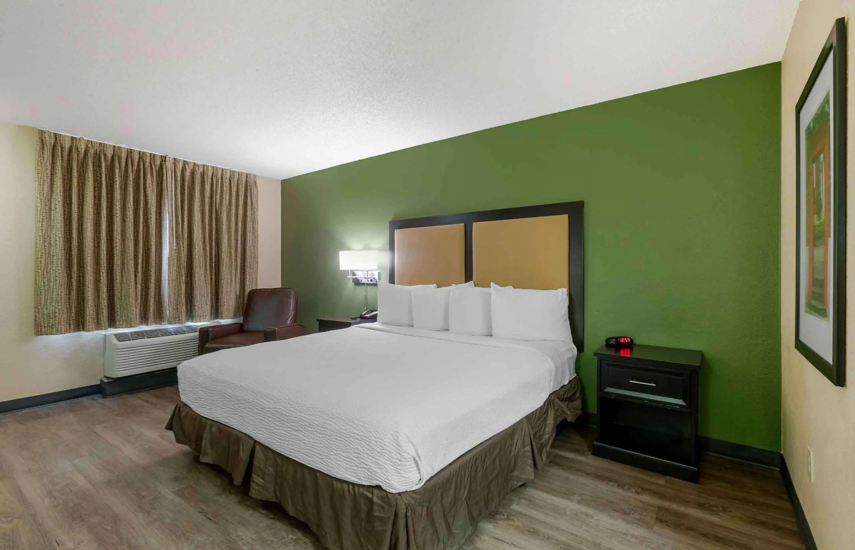 Bedroom, Bed in Extended Stay America Select Suites - Atlanta - Clairmont
