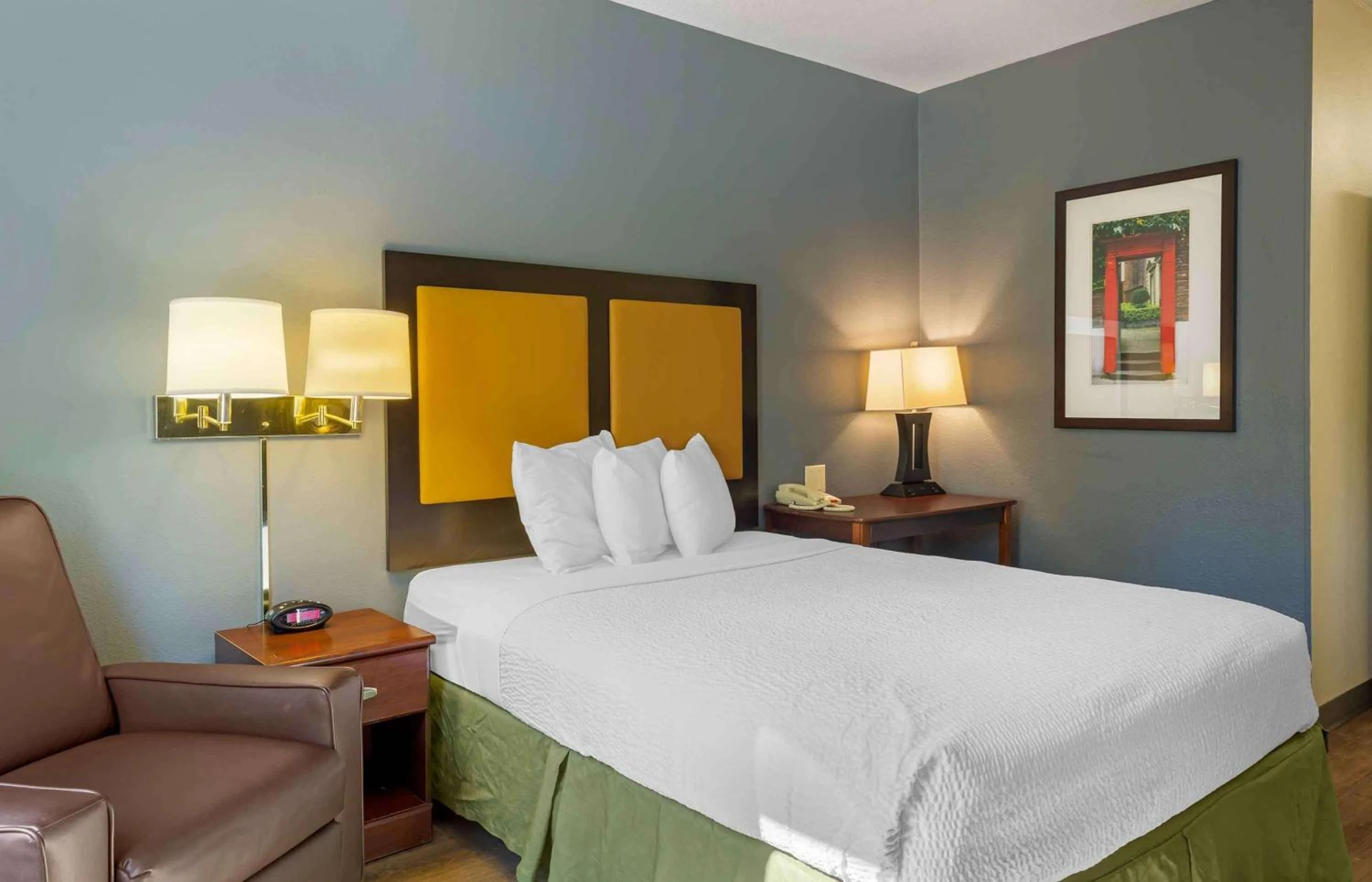 Bedroom, Bed in Extended Stay America Select Suites - Hartford - Manchester