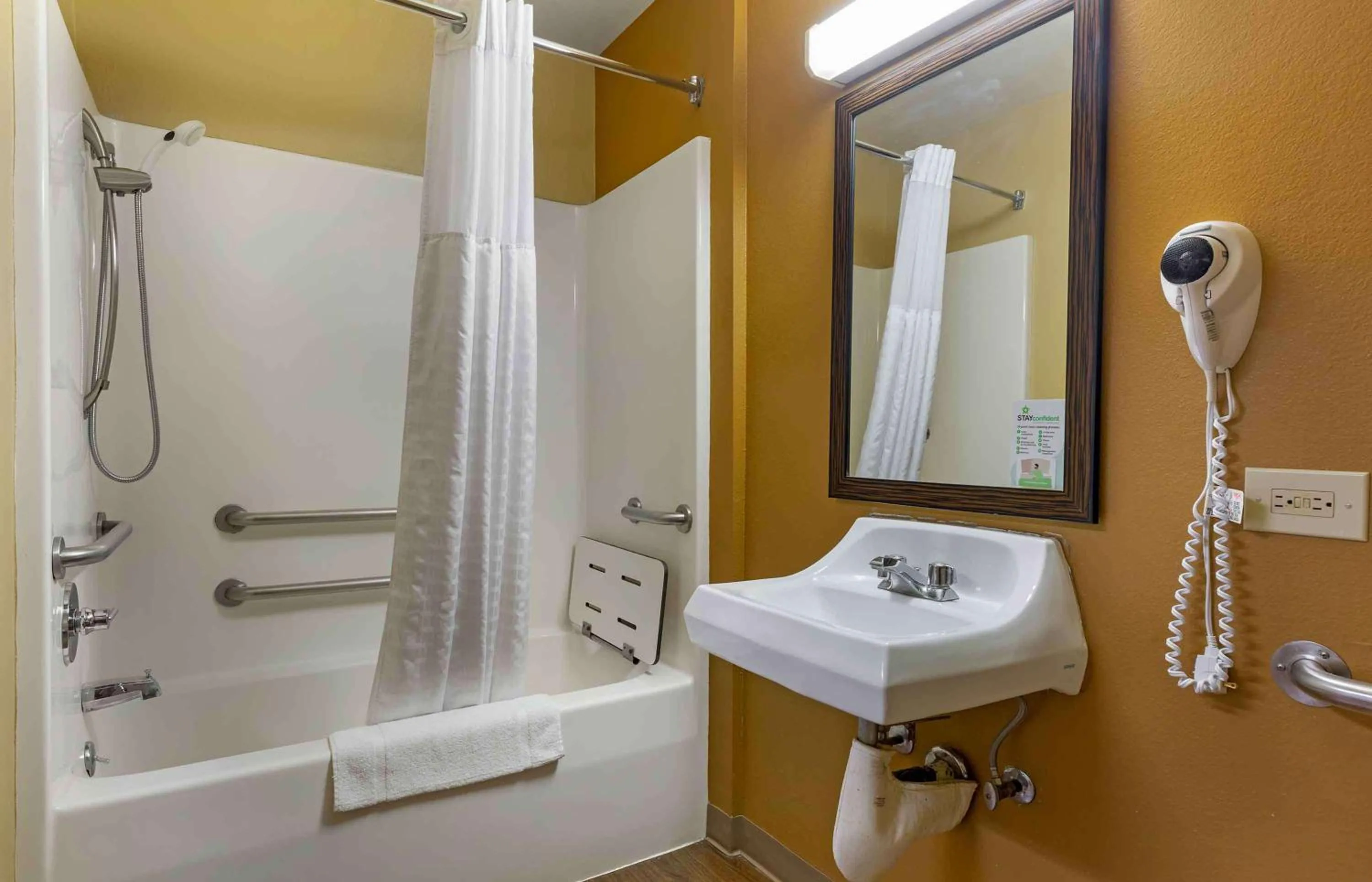Bathroom in Extended Stay America Select Suites - Hartford - Manchester