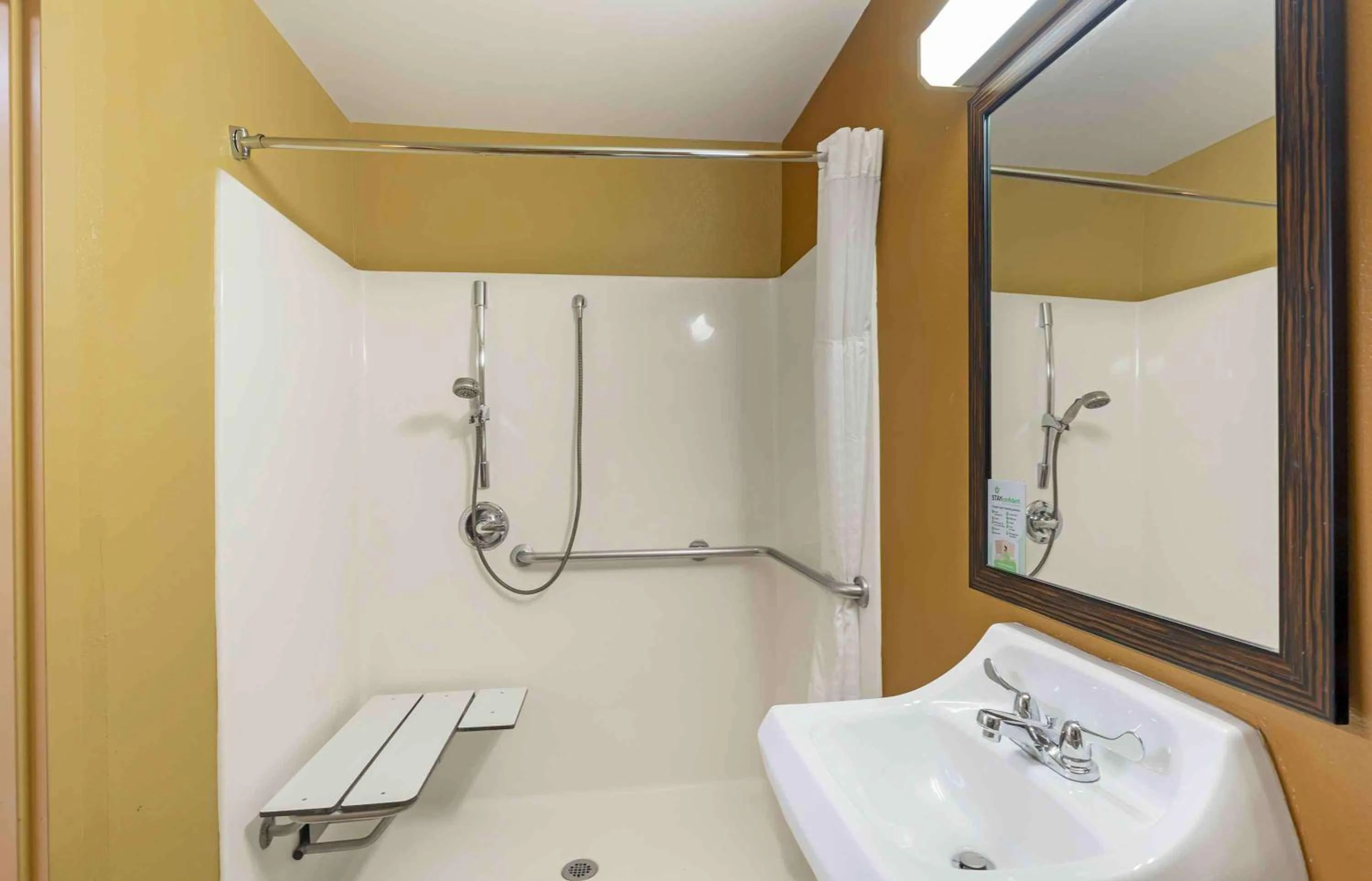 Bathroom in Extended Stay America Suites - Hartford - Meriden