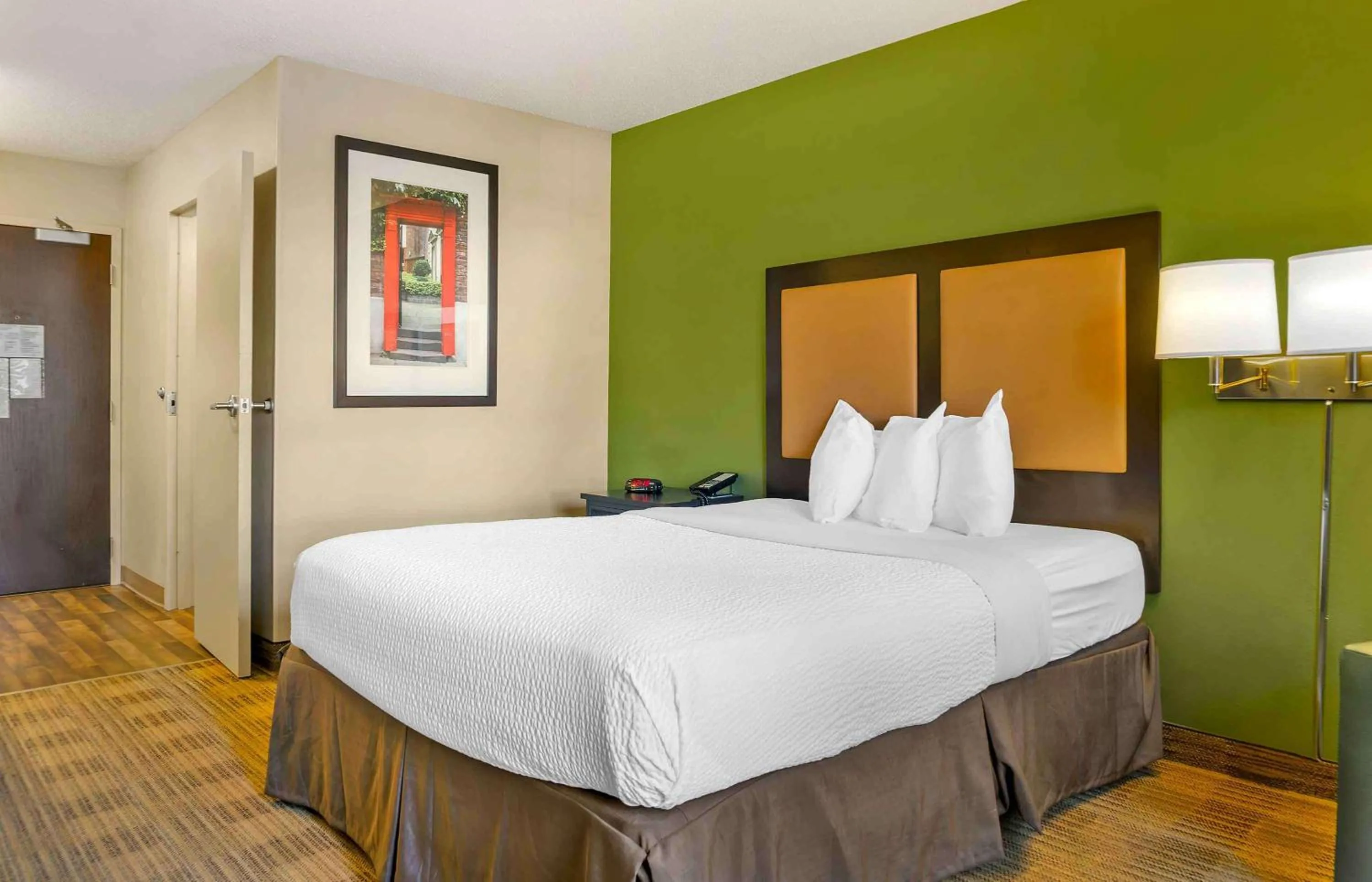 Bedroom, Bed in Extended Stay America Select Suites - Grand Rapids - Kentwood